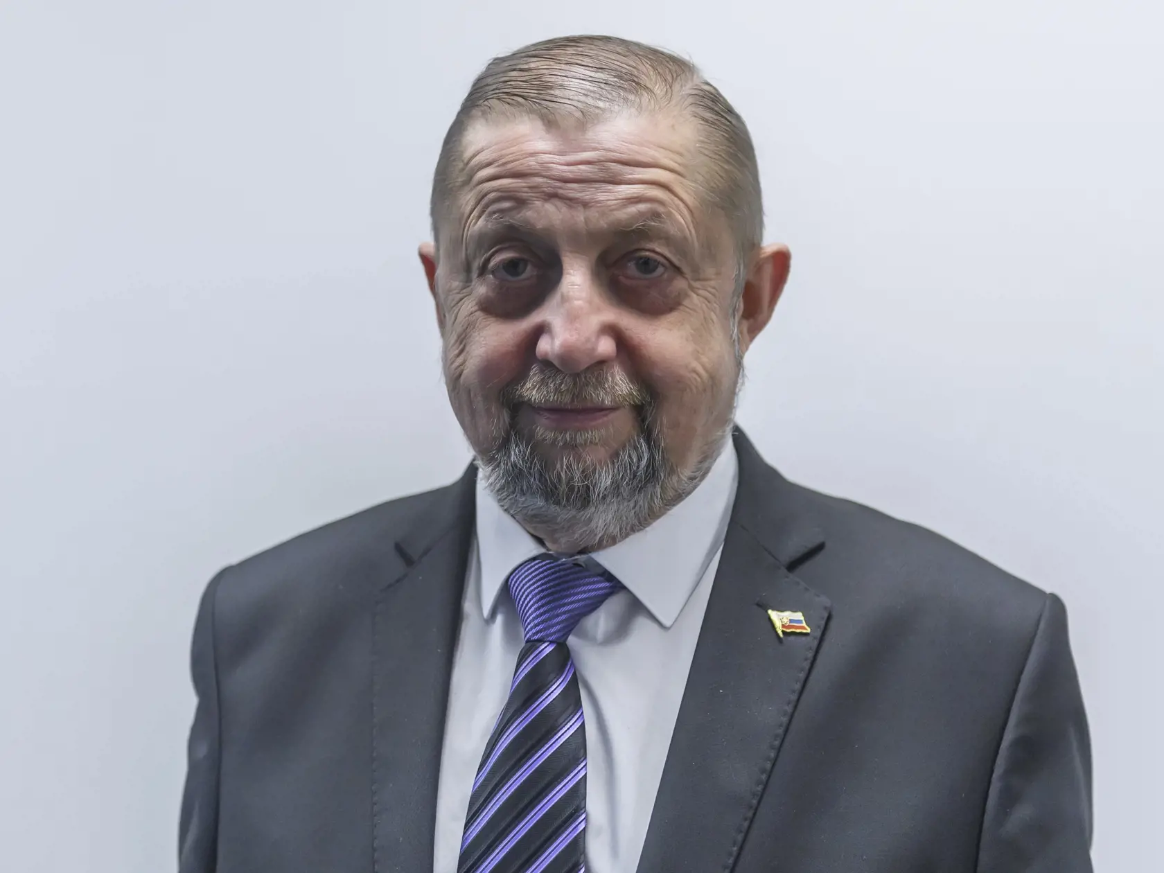 Na snímke kandidát na prezidenta SR Štefan Harabin pózuje pre Tlačovú agentúru Slovenskej republiky (TASR) v Bratislave 20. februára 2024. FOTO TASR - Jaroslav Novák
