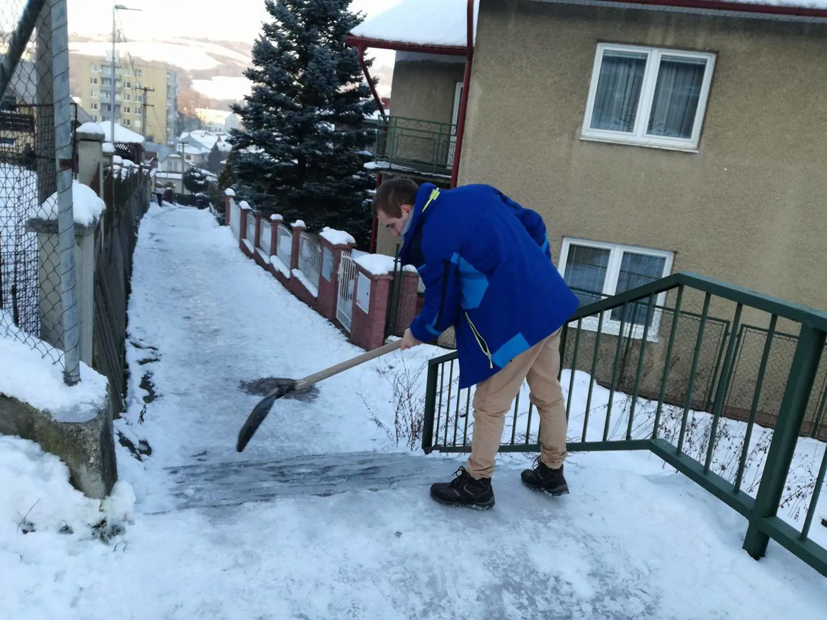 Povinnosti majiteľov budov k údržbe chodníkov prešli na samosprávy.