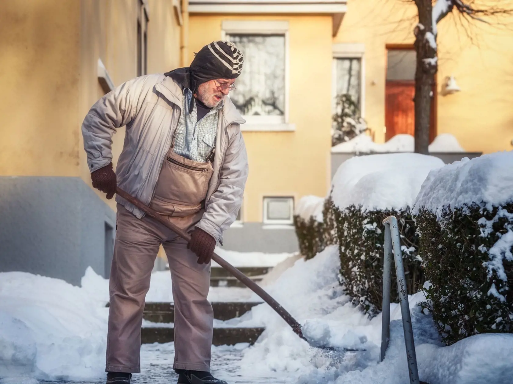 Povinnosti majiteľov budov k údržbe chodníkov prešli na samosprávy.