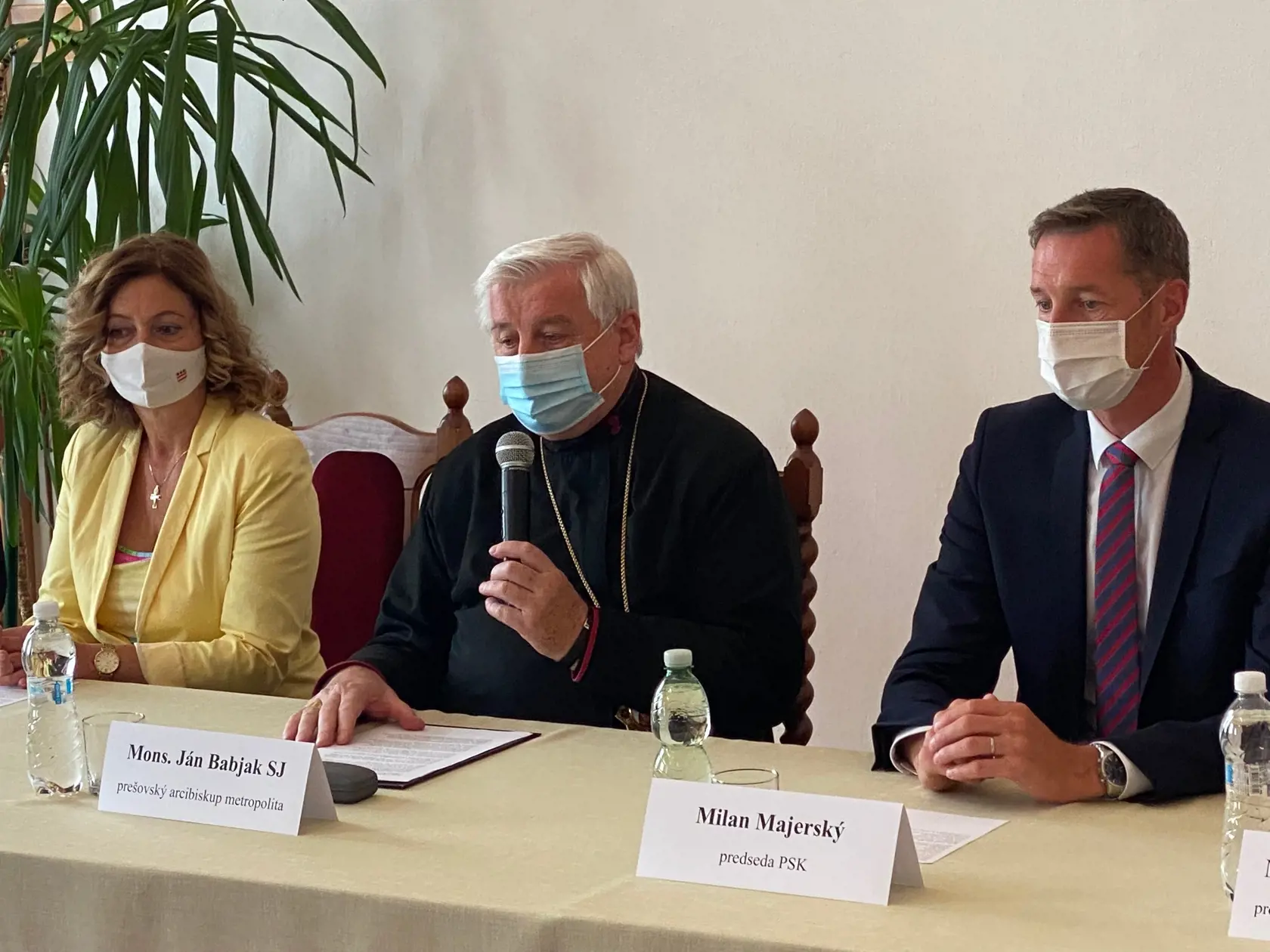 Primátorka Prešova Andrea Turčanová, prešovský arcibiskup a metropolita gréckokatolíckej cirkvi Ján Babjak a predseda Prešovského samosprávneho kraja Milan Majerský.