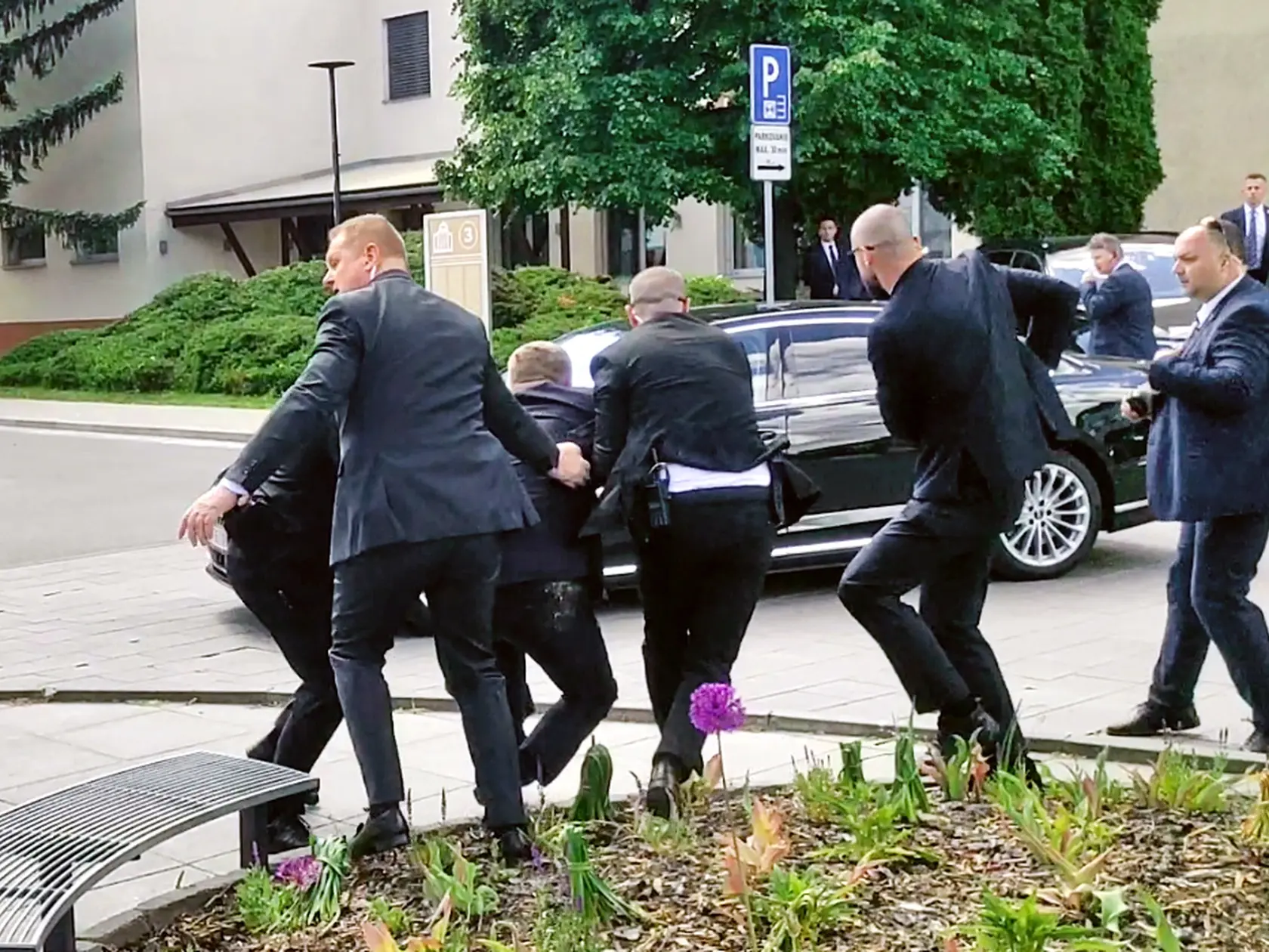 Atentátnik Cintula vlani vystrelil na predsedu vlády päťkrát.  