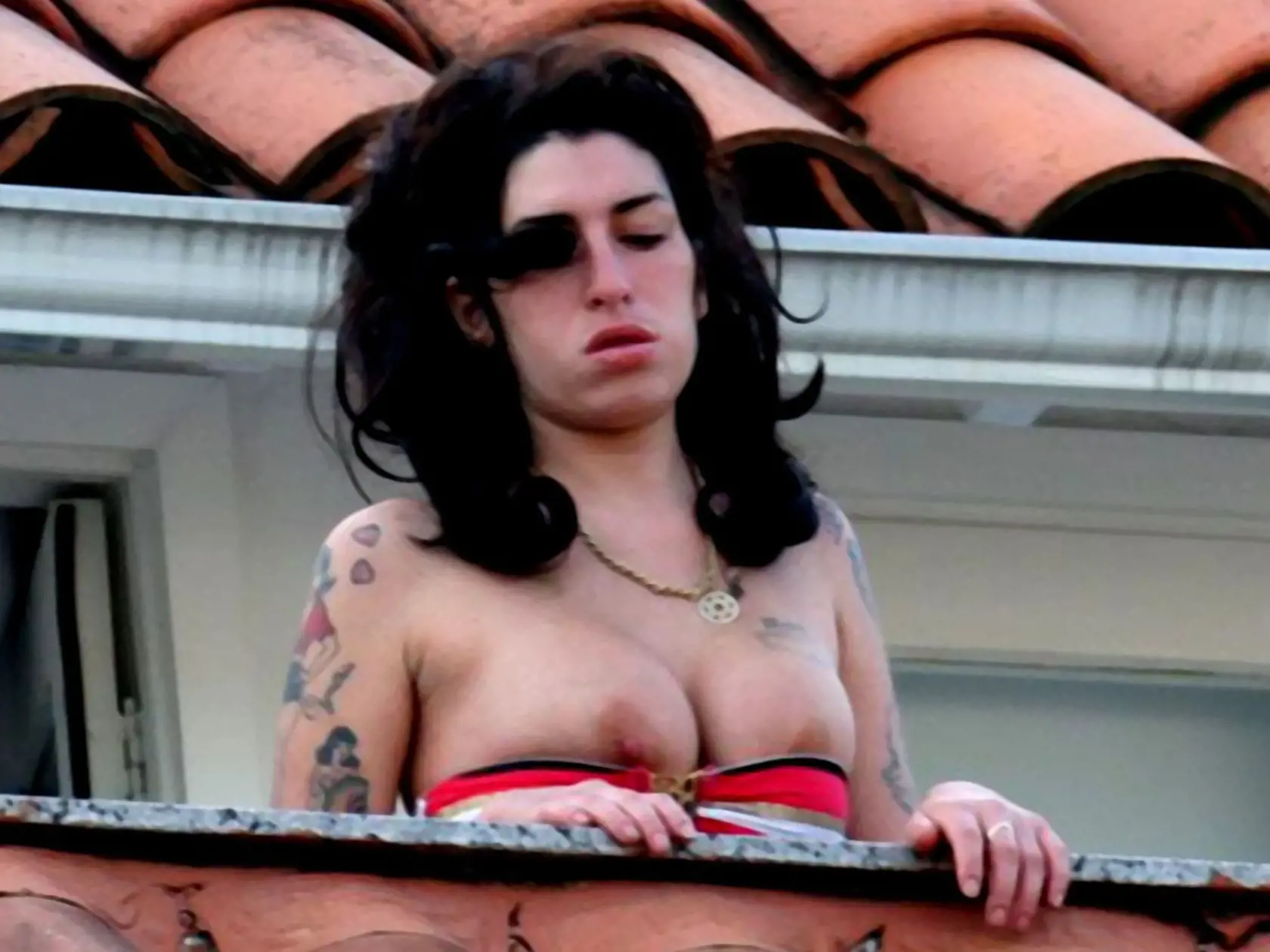 Smutný pohľad na Amy Winehouse