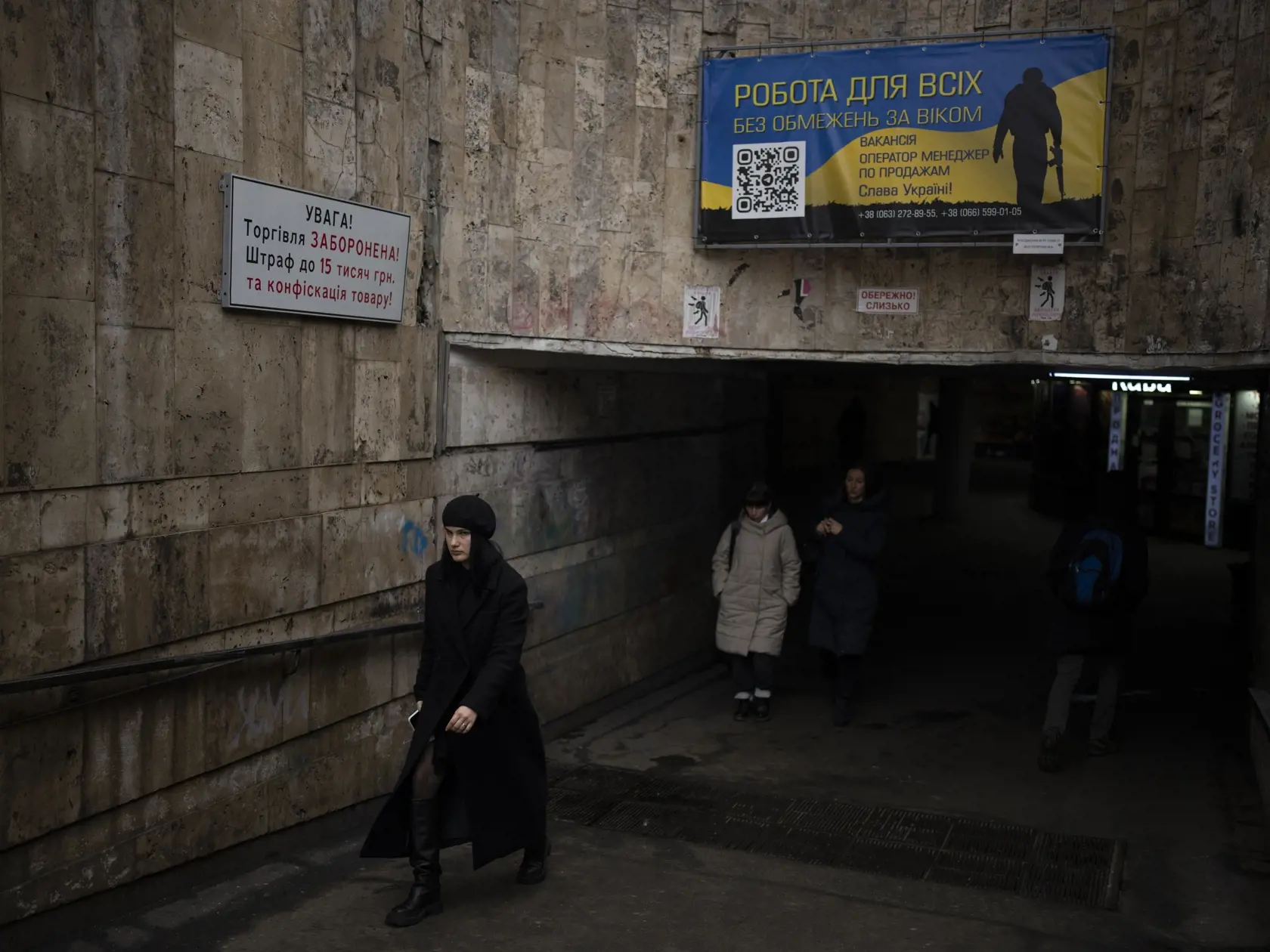 O pár dní to bude už rok od Ruskej invázie na Ukrajinu. Za dlhý čas extrémnych bojov prišlo o život množstvo mužov na oboch stranách. Najnovšie však obleteli svet šokujúce správy. Kremeľ sa totiž rozhodol odškodniť vdovy po padlých vojakoch nie veľmi prívetivým spôsobom. Daroval im počas zimy okázalé kožuchy.