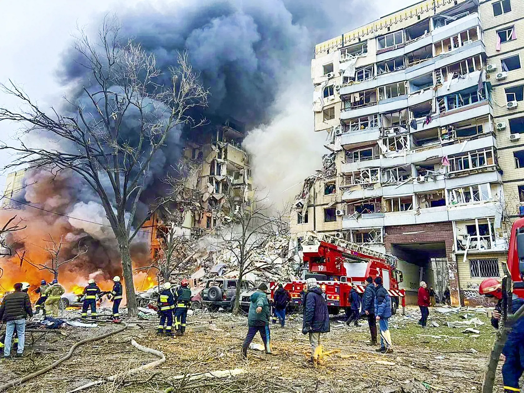 O pár dní to bude už rok od Ruskej invázie na Ukrajinu. Za dlhý čas extrémnych bojov prišlo o život množstvo mužov na oboch stranách. Najnovšie však obleteli svet šokujúce správy. Kremeľ sa totiž rozhodol odškodniť vdovy po padlých vojakoch nie veľmi prívetivým spôsobom. Daroval im počas zimy okázalé kožuchy.