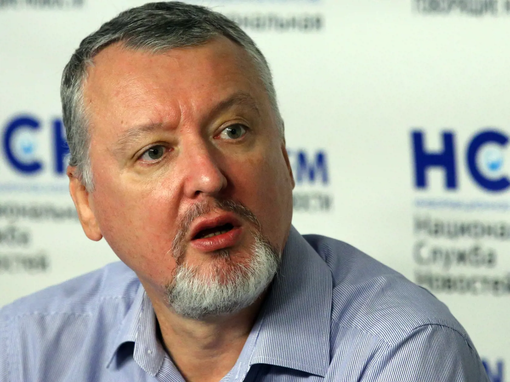 Igor Strelkov bol súdom uznaný vinným za to, že pomáhal v roku 2014 zostreliť lietadlo MH17 nad separatistickým územím na východe Ukrajiny, čo malo za následok smrť 298 pasažierov. Doteraz je však na úteku a nepredpokladá sa, že bude niekedy stíhaný za zločiny.