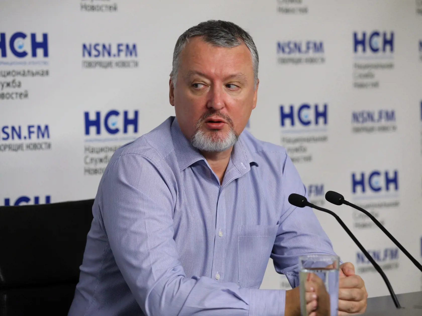 Igor Strelkov bol súdom uznaný vinným za to, že pomáhal v roku 2014 zostreliť lietadlo MH17 nad separatistickým územím na východe Ukrajiny, čo malo za následok smrť 298 pasažierov. Doteraz je však na úteku a nepredpokladá sa, že bude niekedy stíhaný za zločiny.