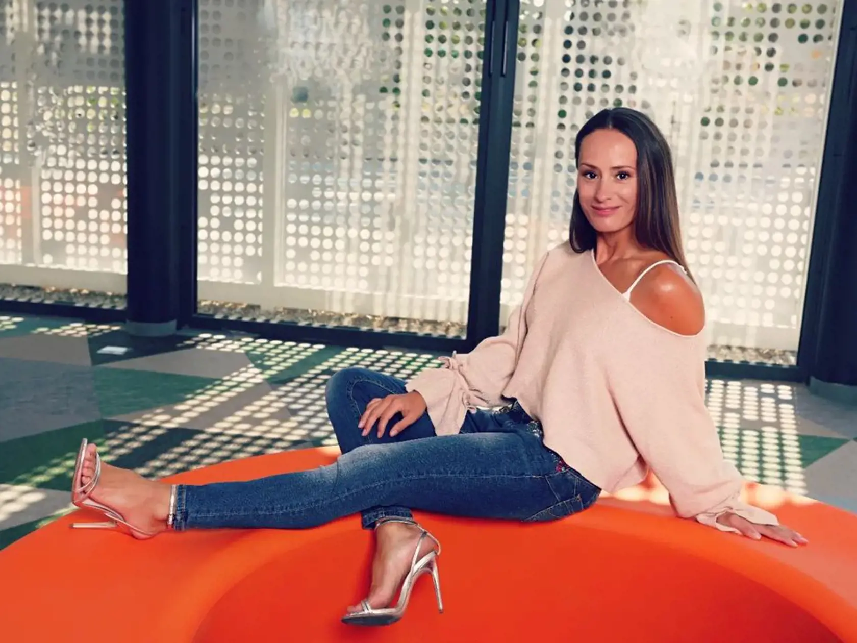 Súťažiacou v hre o rozprávkovú sumu peňazí bola slovenská fitnesska a fitness influencerka Soňa Sedláčková.