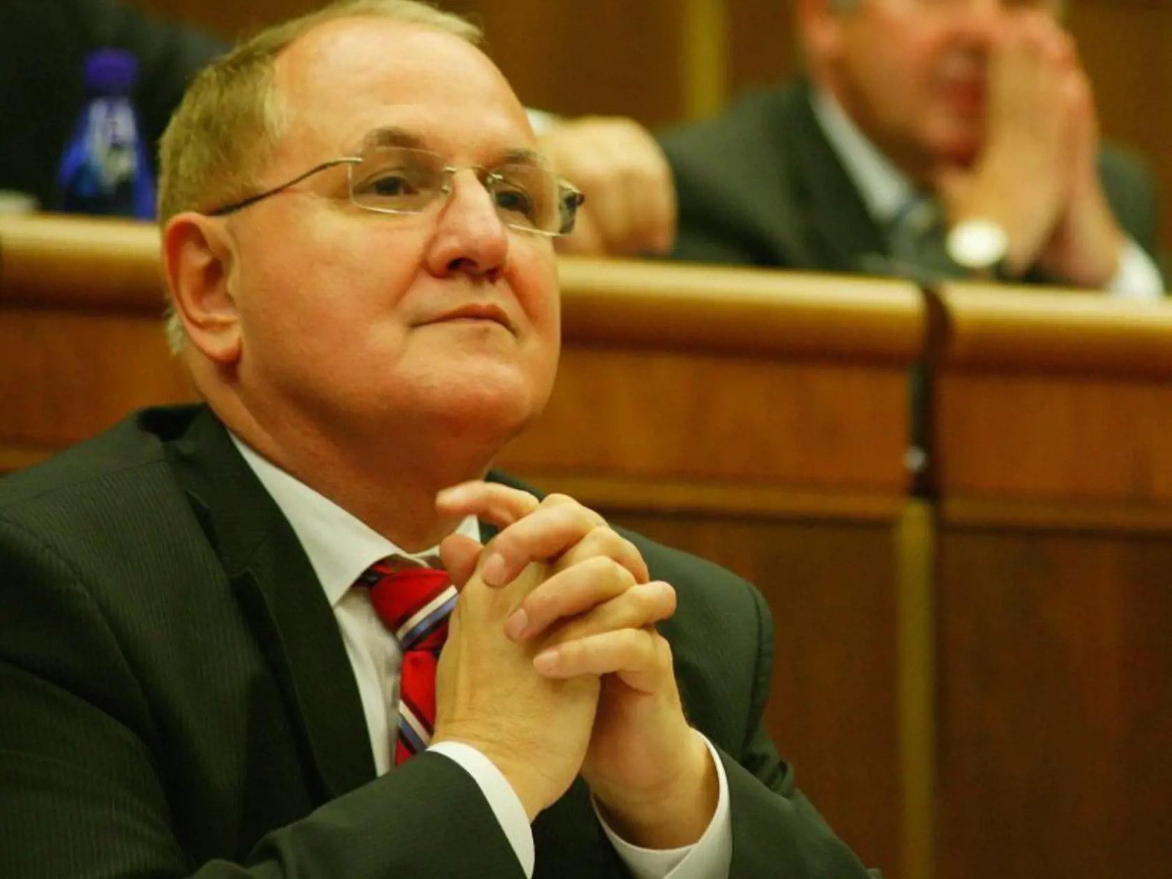 Dušan Čaplovič patril k popredným slovenským politikom, vo vládach Smeru-SD zastával viaceré posty, najviac sa zviditeľnil ako minister školstva.