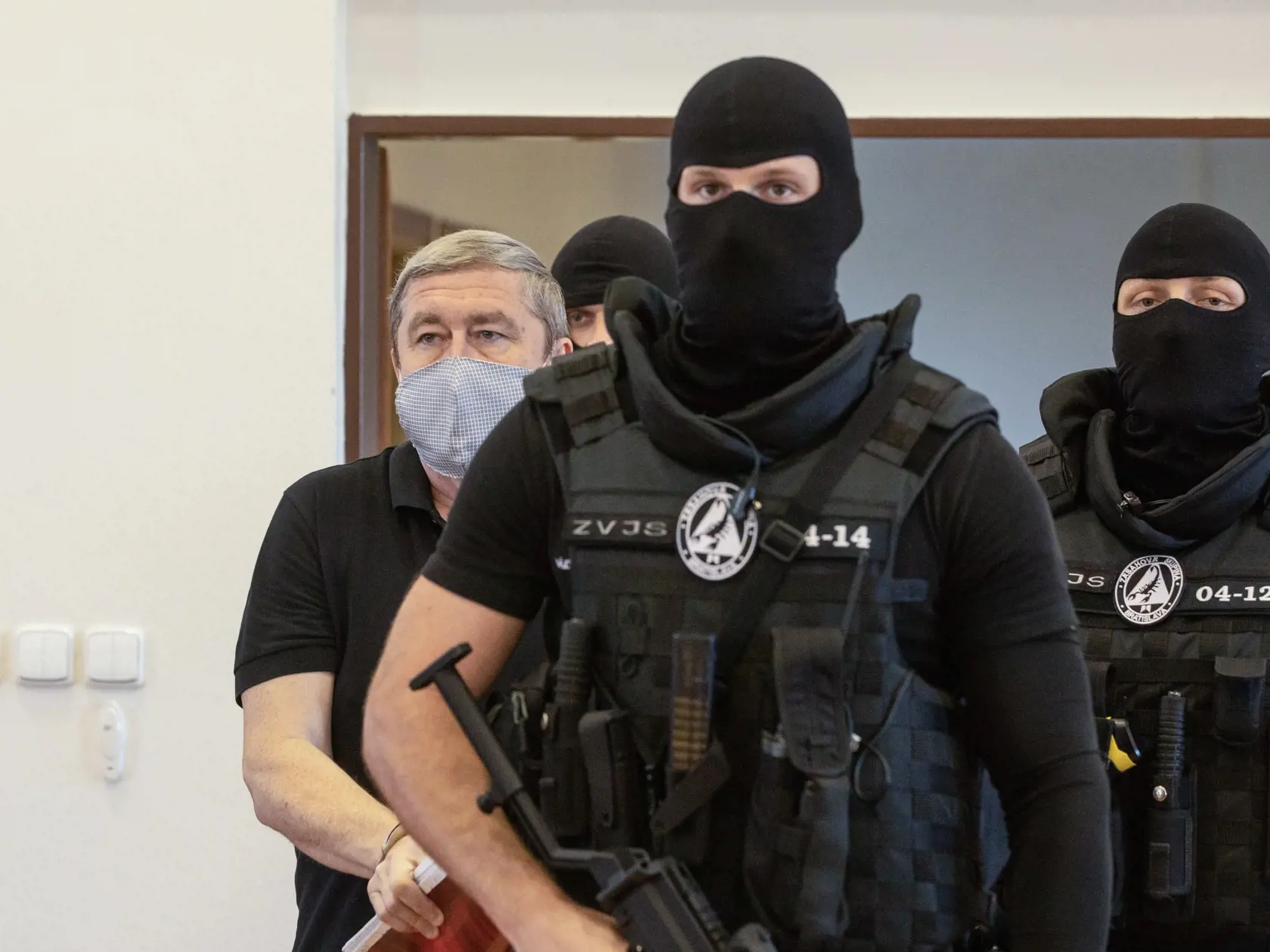 OBŽALOVANÝ Bývalý špeciálny prokurátor Dušan Kováčik sa postavil pred súd. Obžalovaný je z korupcie aj vynášania informácií.