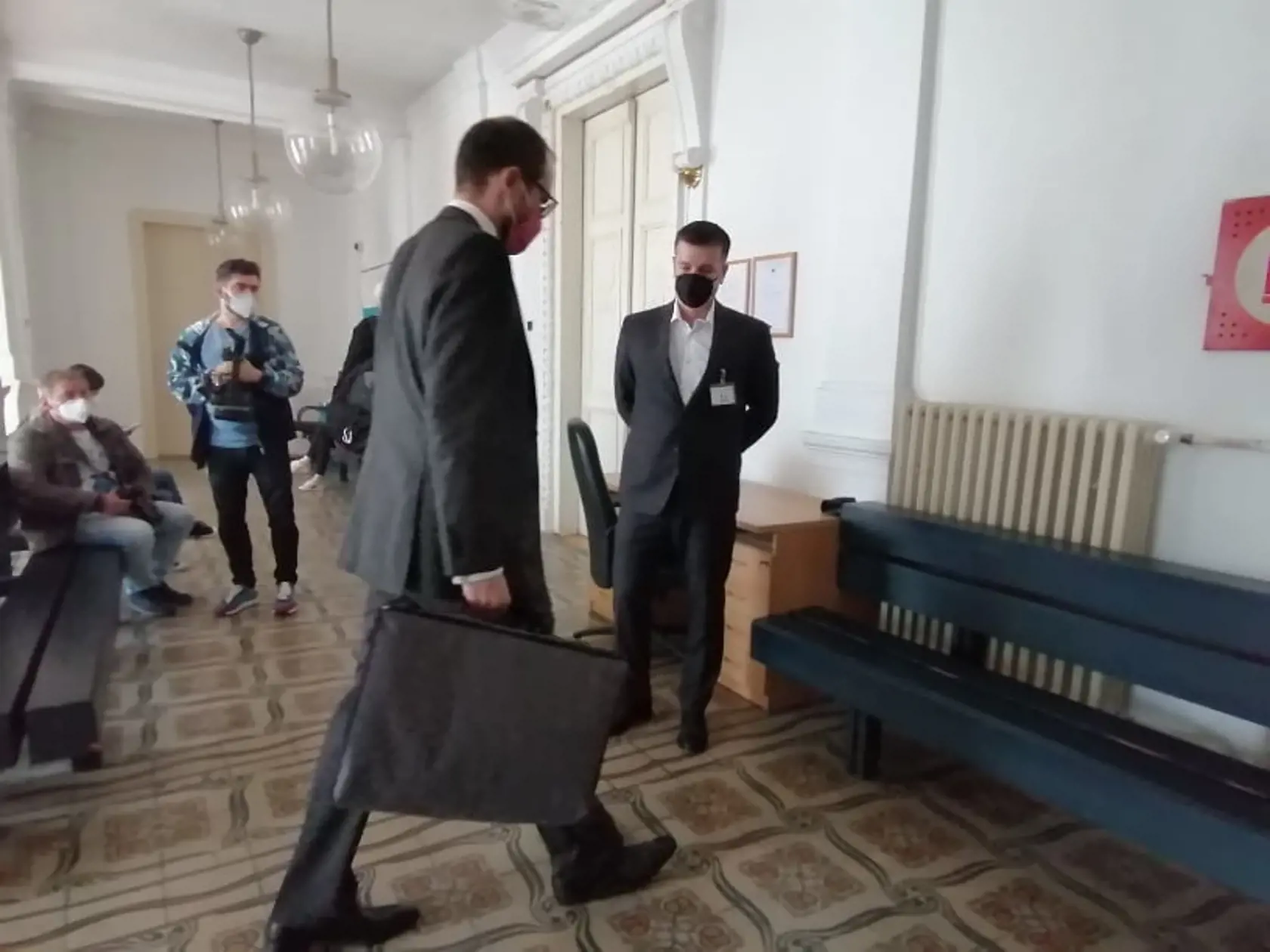 Bývalý námestník SIS Boris Beňa čakajúci na pojednávanie o dohode o vine a treste. Beňa svedčí aj proti exšéfovi NAKA Branislavovi Zurianovi.