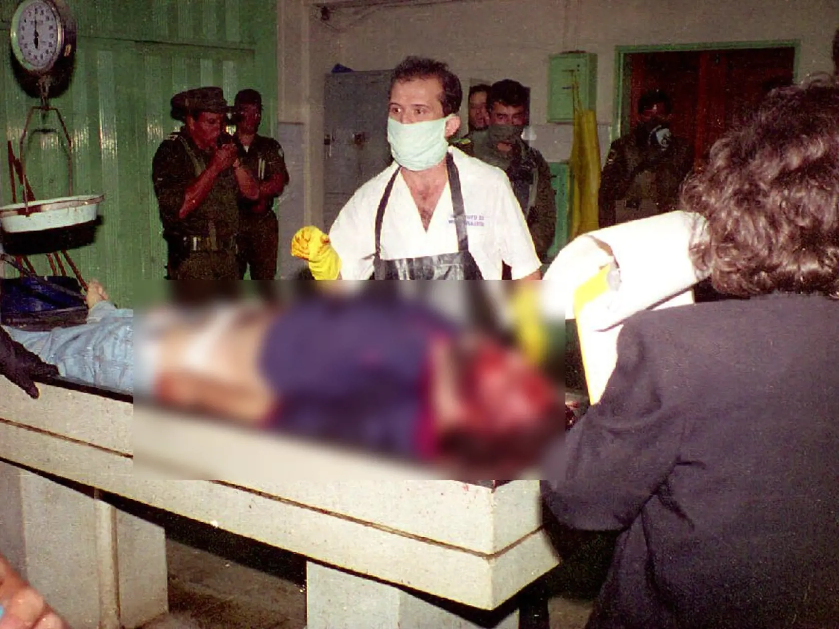 Pablo Escobar na pitevnom stole.