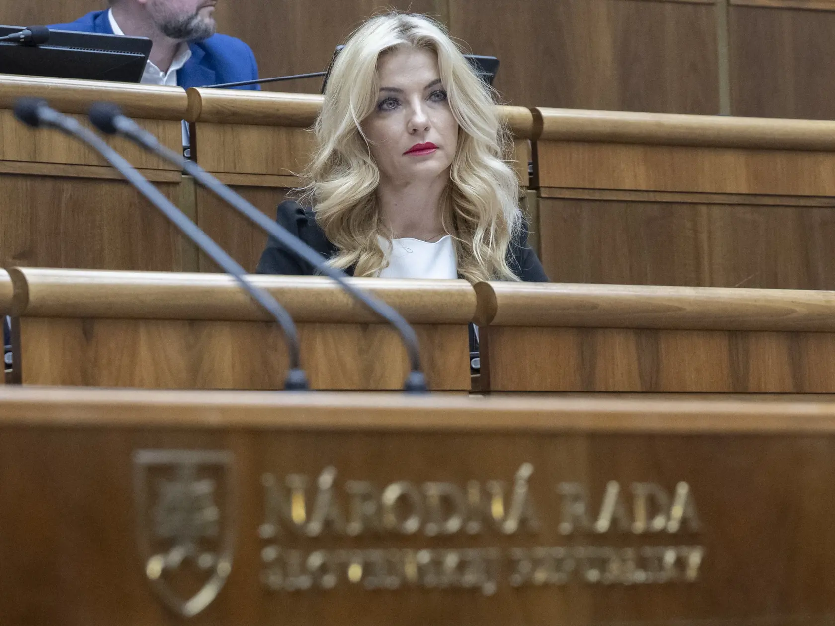 Na snímke ministerka kultúry SR Martina Šimkovičová (nominantka SNS) počas hlasovania. Poslanci Národnej rady (NR) SR neodvolali Martinu Šimkovičovú (nominantka SNS) z postu ministerky kultúry. Rozhodli o tom v utorkovom hlasovaní. Za opozičný návrh na jej odvolanie hlasovalo 64 poslancov zo 142 prítomných, proti bolo 78. V Bratislave 14. mája 2024. FOTO TASR - Martin Baumann