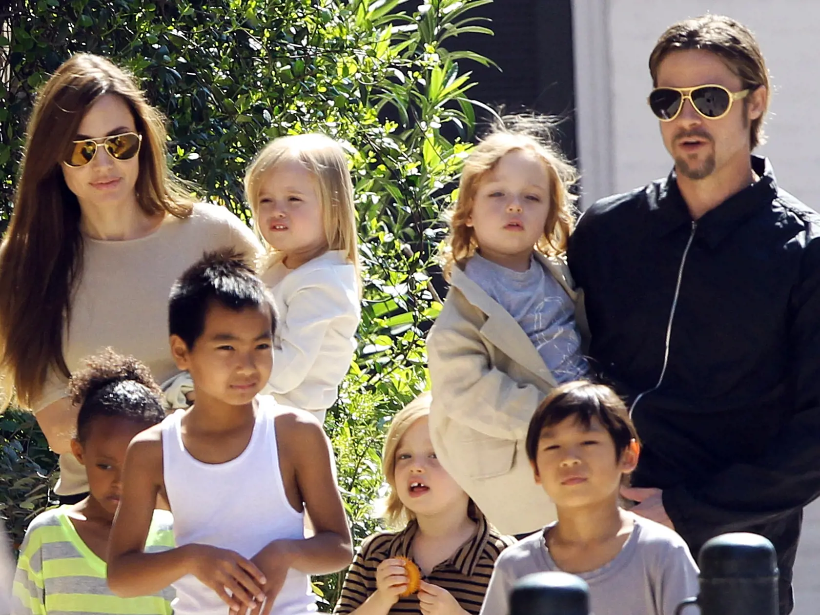 Súd rozhodol o striedavej starostlivosti. Brad Pitt je šťastný, Angelina Jolie trpko sklamaná.