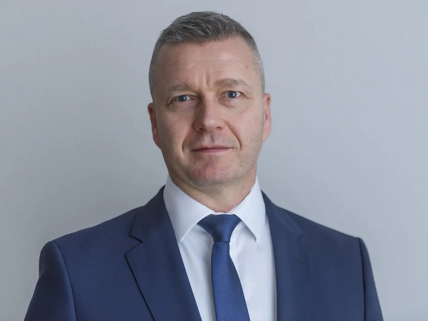 Krisztián Forró zastupuje v prezidentských voľbách maďarskú menšinu.