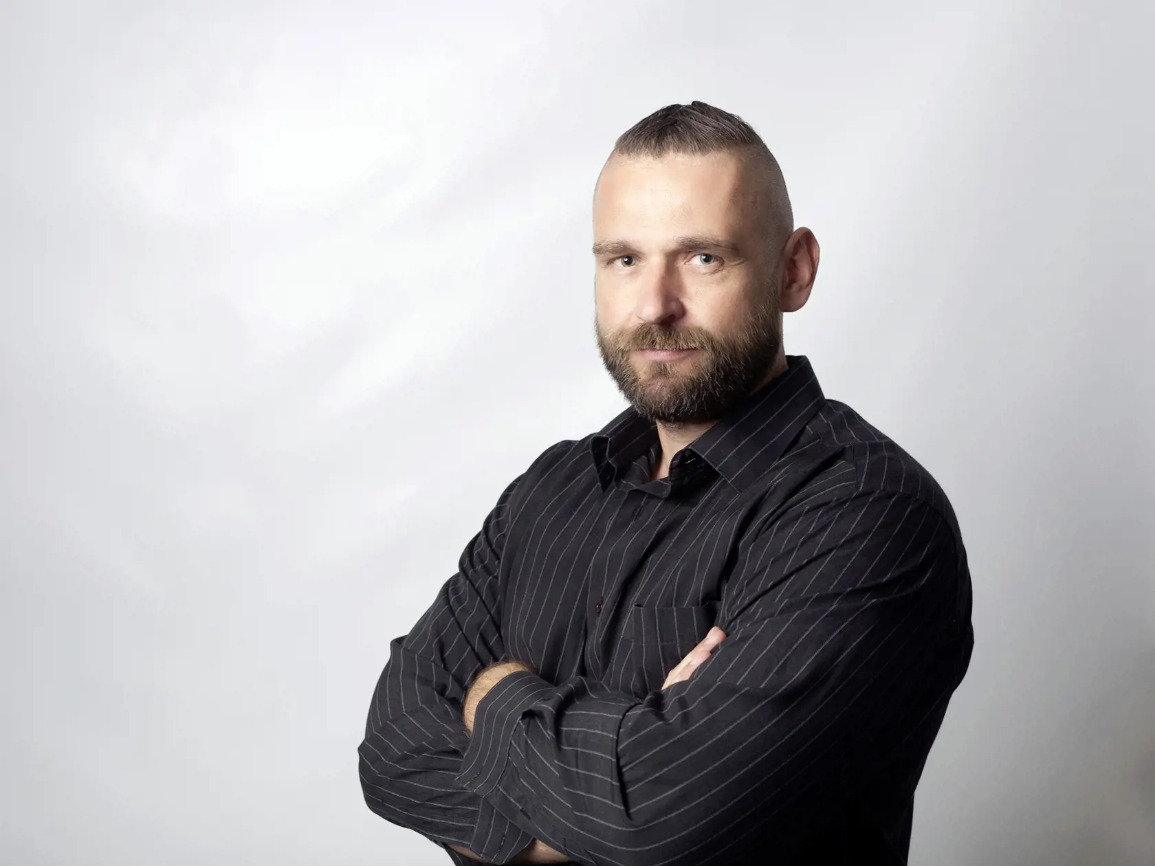 Milan Náhlik takisto kandiduje, ale väčšie šance nemá.