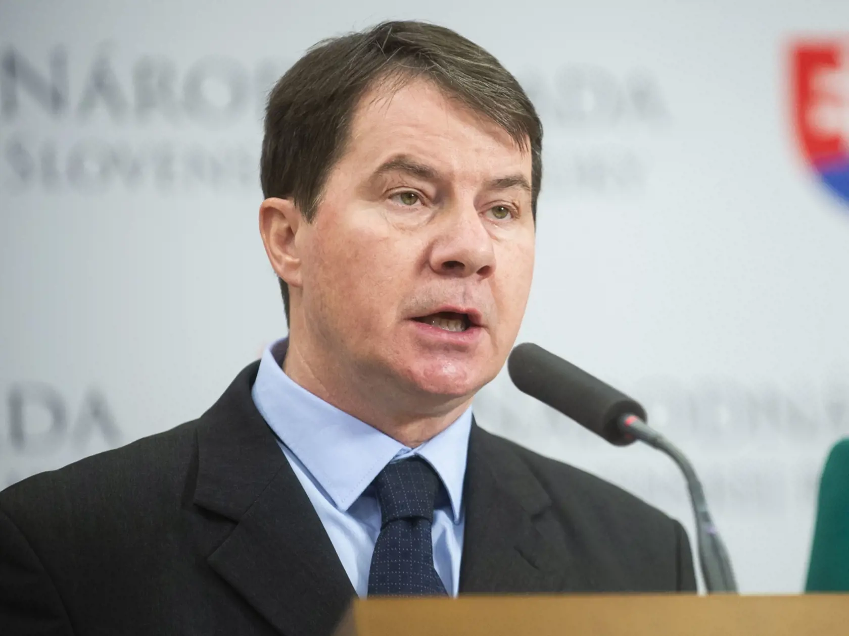 Patrik Dubovský a predsedníčka strany Za ľudí Veronika Remišová počas tlačovej konferencie strany Za ľudí k predstaveniu kandidáta na prezidenta SR 31. januára 2024 v Bratislave.