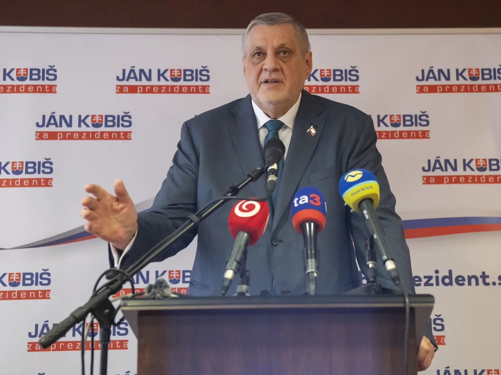 Ján Kubiš nezastupuje žiadnu politickú stranu.