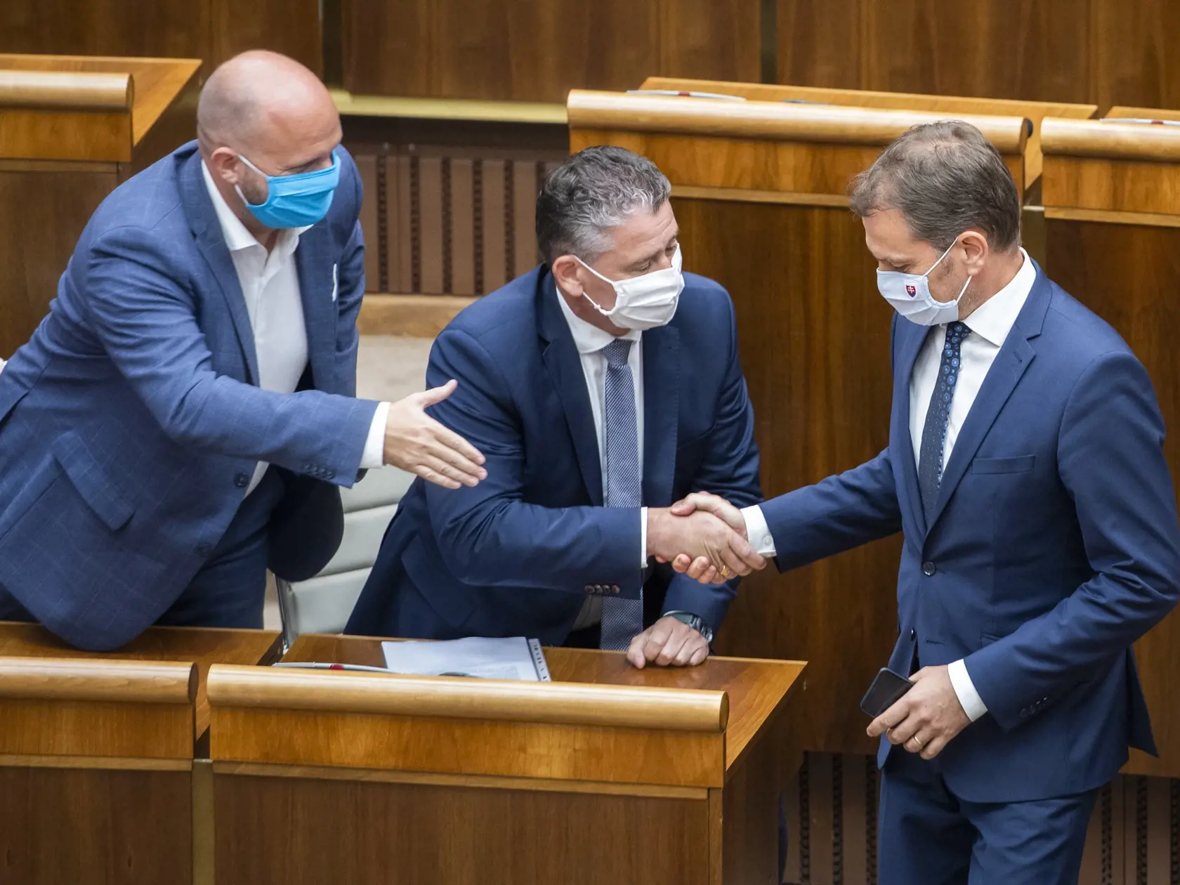 Na snímke zľava minister obrany SR Jaroslav Naď, minister vnútra SR Roman Mikulec a podpredseda vlády a minister financií SR Igor Matovič (všetci OĽaNO)