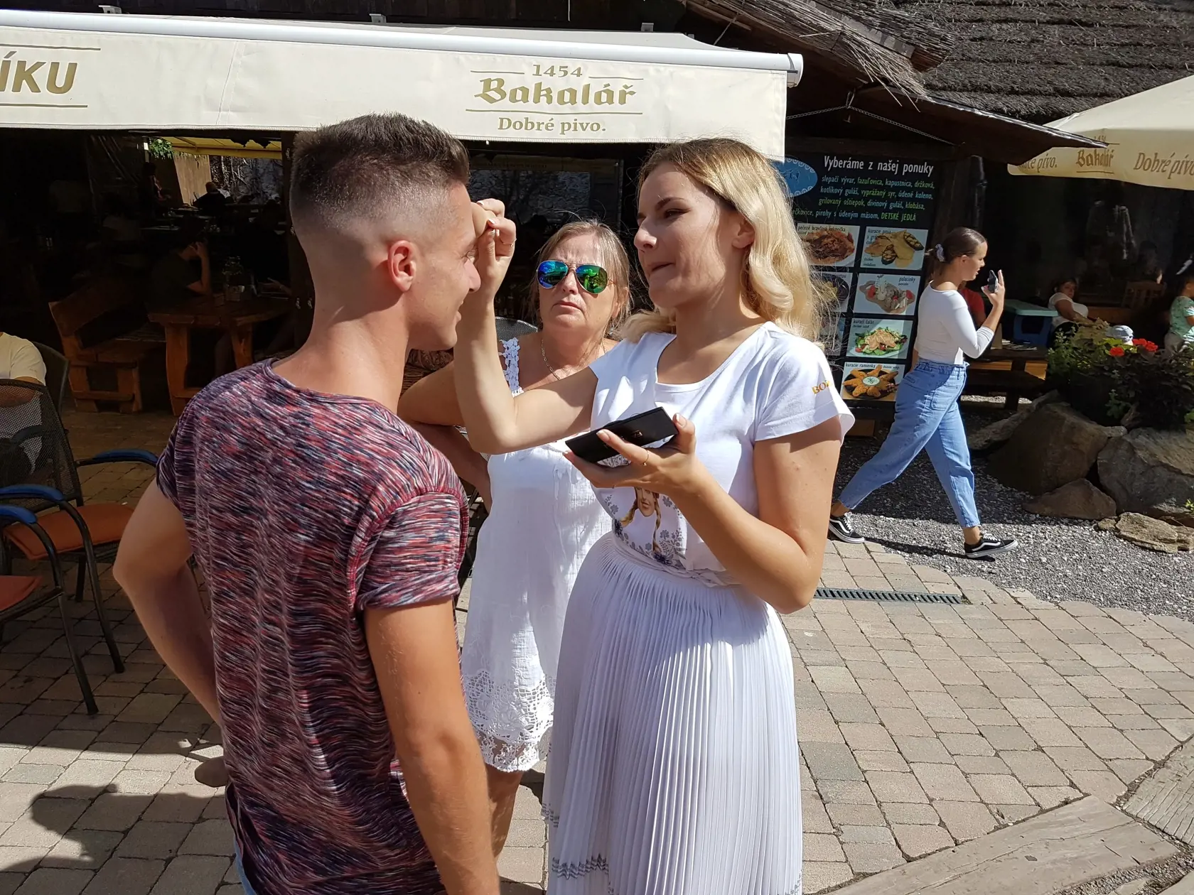 Takto to vyzeralo počas natáčania videoklipu k piesni, ktorú naspievali Onrej Kandráč a David Key.