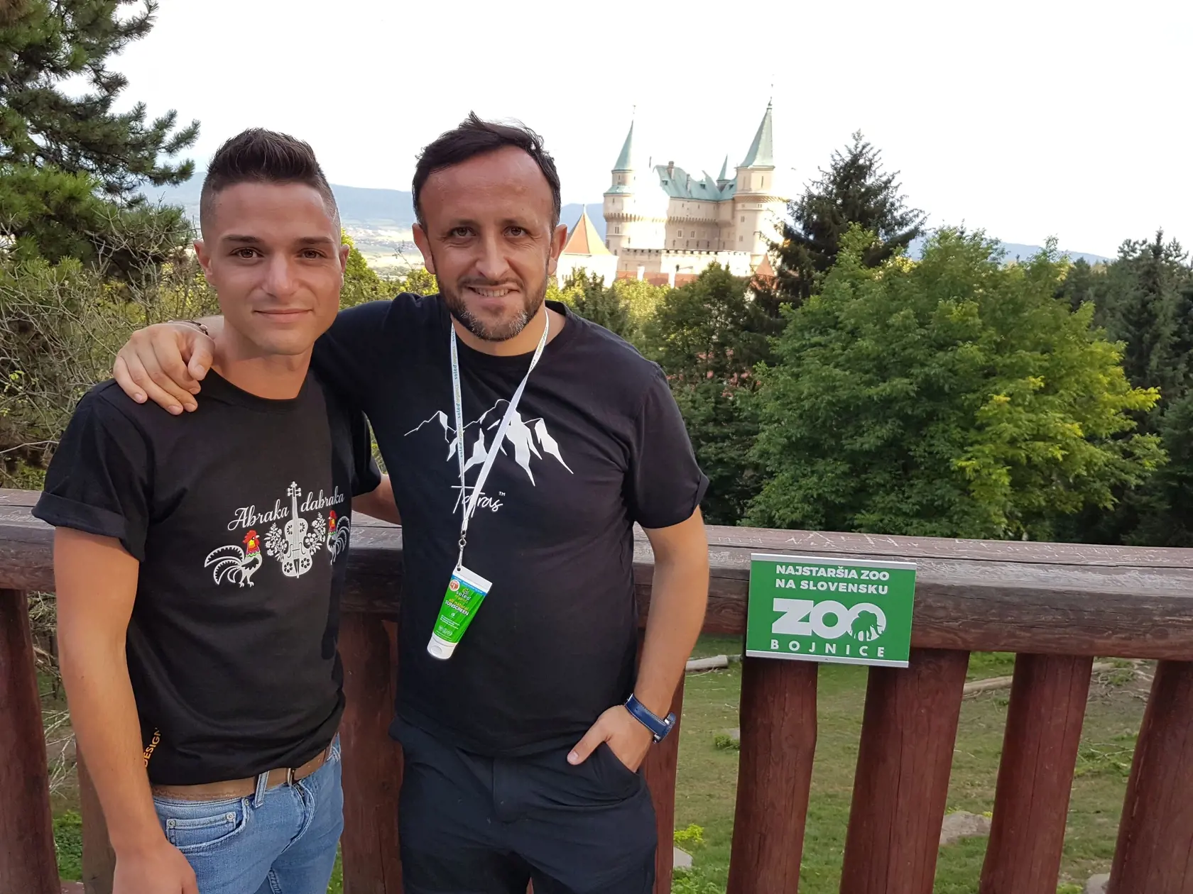 Takto to vyzeralo počas natáčania videoklipu k piesni, ktorú naspievali Onrej Kandráč a David Key.