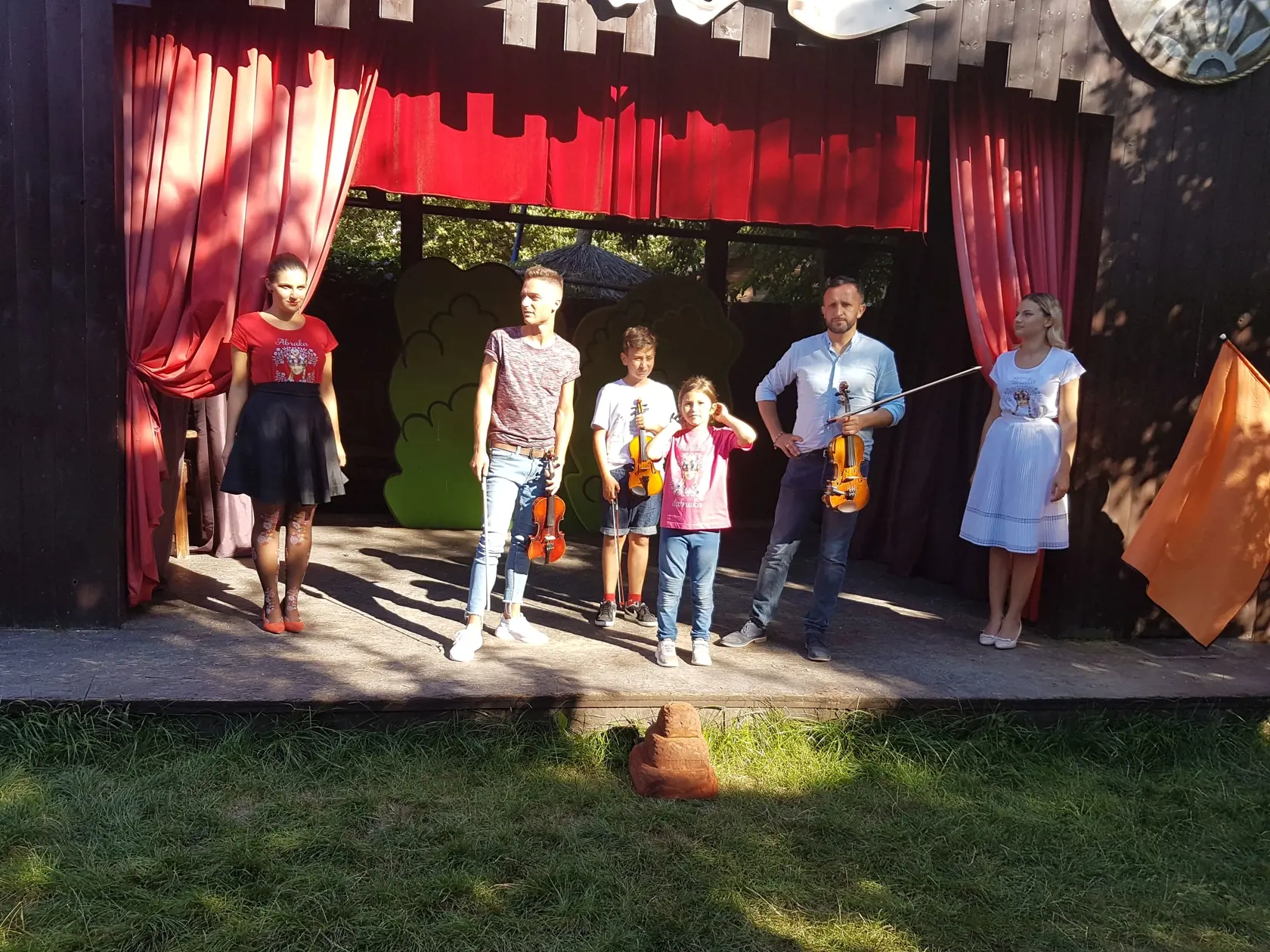 Takto to vyzeralo počas natáčania videoklipu k piesni, ktorú naspievali Onrej Kandráč a David Key.