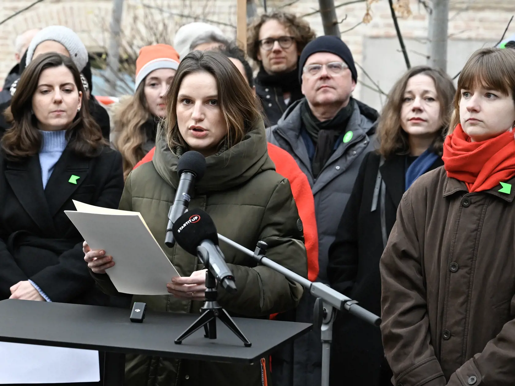 Na snímke iniciátorky výzvy zľava Klára Hudáková, Zuzana Vravniková a Zuzana Dzurdzíková počas tlačovej konferencie Slovenskej národnej galérie (SNG) k Výzve na ochranu SNG 21. novembra 2024 v Bratislave. FOTO TASR - Pavel Neubauer

 