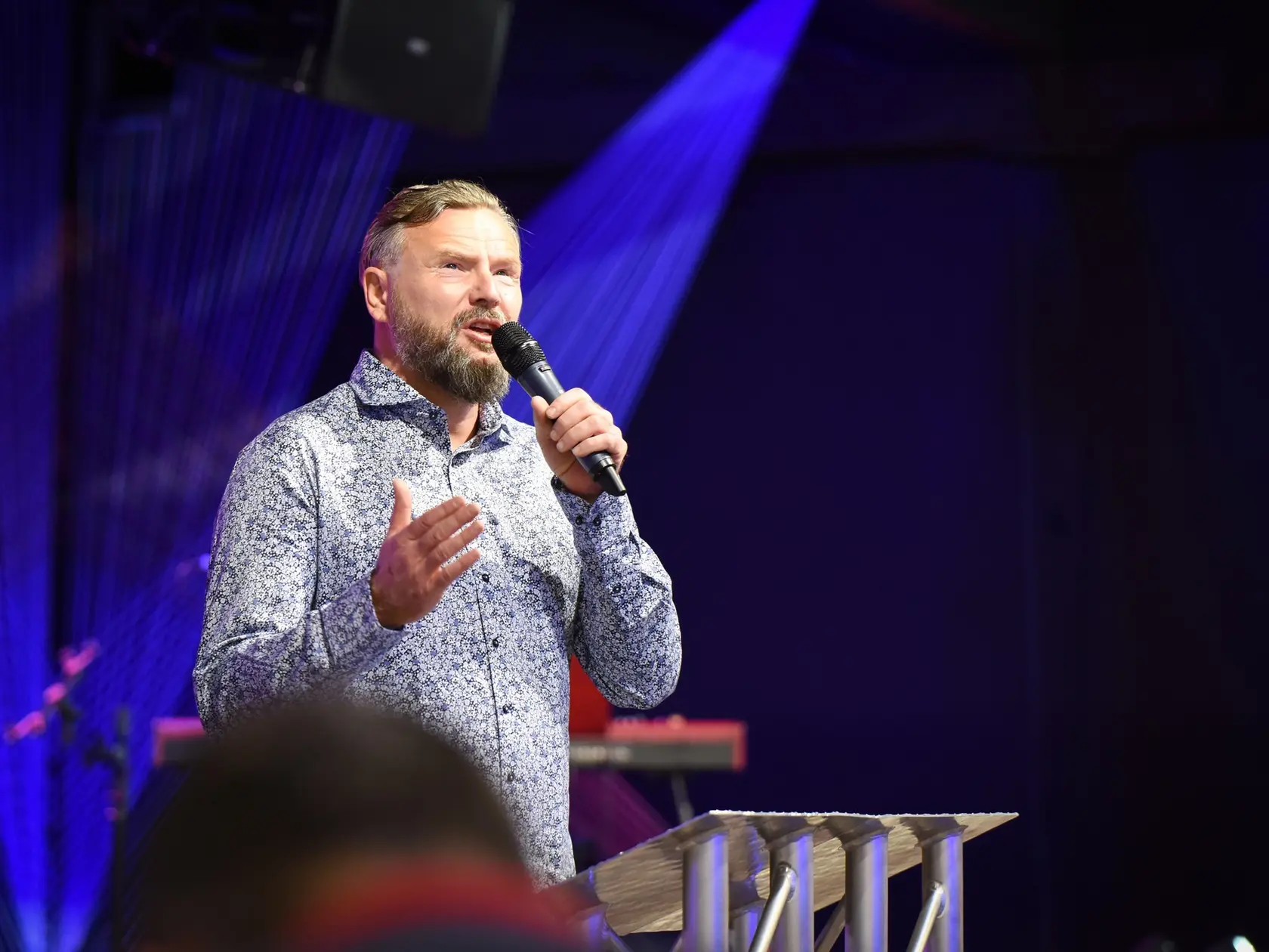Bratislavský pastor Adrián Šesták.