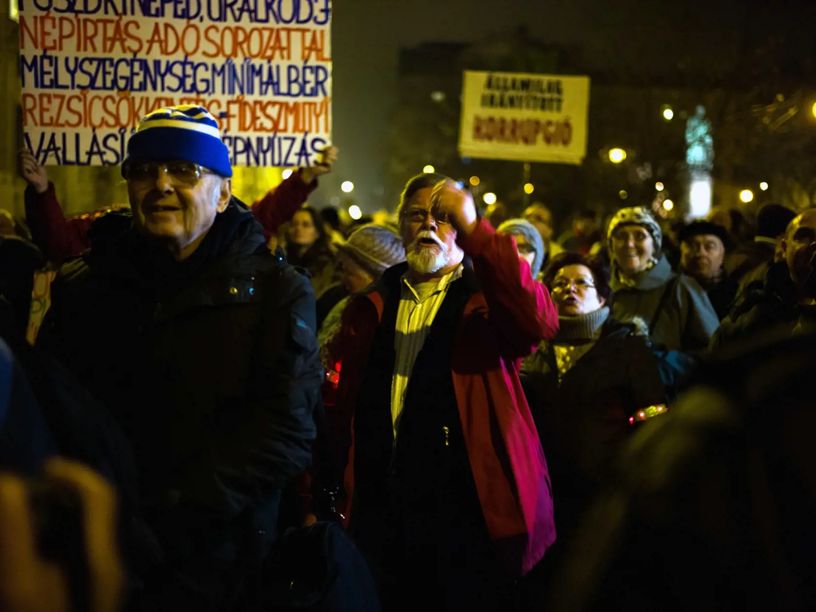 Na protest proti korupčným kauzám, klamstvu, ale aj proti úsporným opatreniam vlády maďarského premiéra Viktora Orbána sa v Maďarsku konajú veľké demonštrácie.