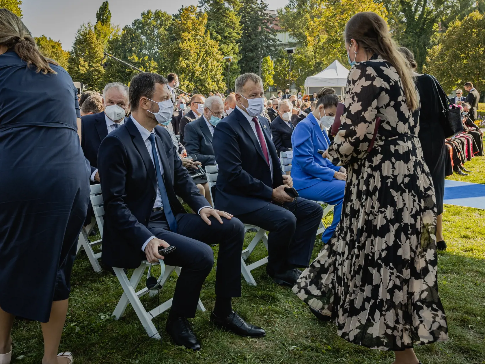 Pápež František sa v pondelok 13.9. 2021 zúčastnil oficiálneho prijatia u Prezidentky Slovenskej republiky Zuzany Čapautovej a následného stretnutia s osobnosťami politického, spoločonského aj kultúrnehon života v záhrade Prezidentského paláca. Na snímke predseda vlády Slovenskej republiky Eduard Heger a predseda Národnej rady Slovenskej republiky Boris Kollár.