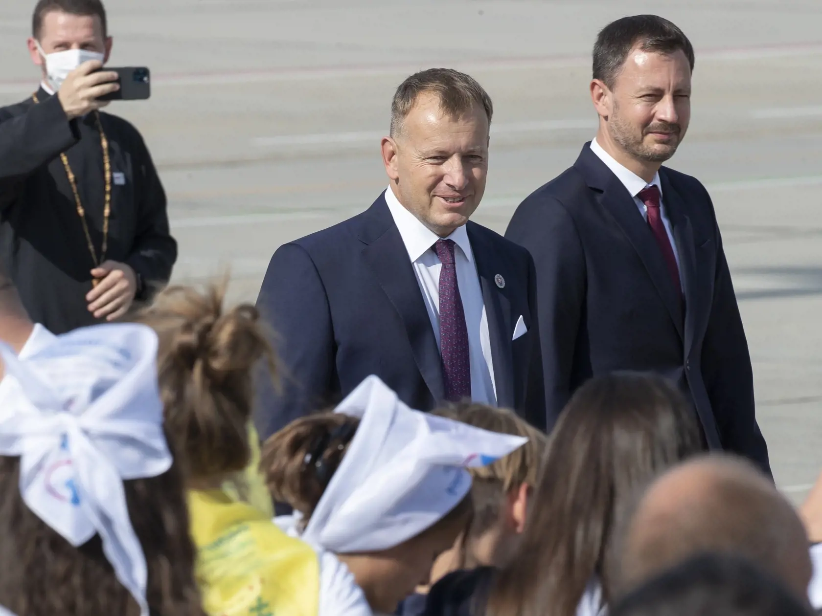 Aký darček Kollár nesie? "Ide o obraz sv. Ignáca, ktorý bol zakladateľom jezuitskej rehole. „Je to symbolika, lebo presne od tejto umelkyne Doroty Sádovskej bol vystavený obraz sv. Jozefa, keď pápež celebroval v Šaštíne omšu,“ dodal Kollár s tým, že svätý otec je jezuita.