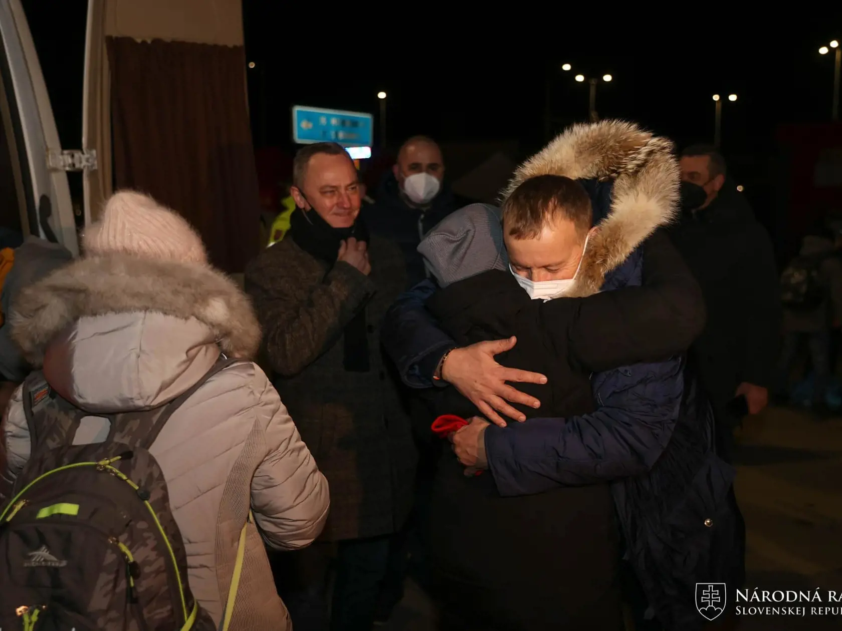 Predseda parlamentu Boris Kollar (Sme rodina) sa rozhodol osobne podať pomocnú ruku a prišiel na hranice s Ukrajinou, aby privítal Ukrajincov. Ubezpečil ich, že sú v bezpečí, poskytli im jedlo a pomohli s registráciou.