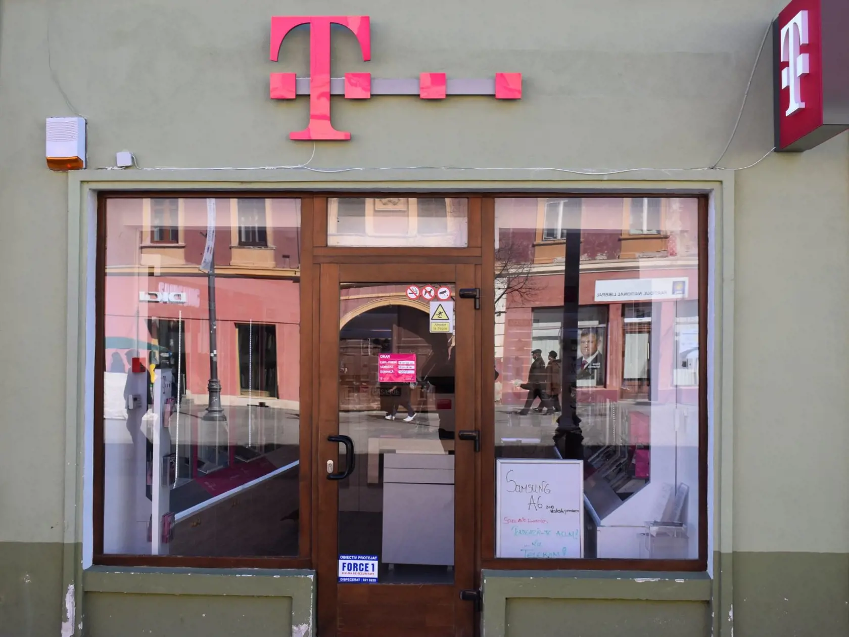 Napokon zdražovanie ohlásil aj operátor Slovak Telekom, keď v marci 2022 informoval svojich zákazníkov, že od mája 2022 zvýši ceny svojich paušálov. Celkom 13 paušálov zvýši o jedno euro, tri paušály zvýši o dve eurá a dva paušály ponechá na pôvodnej cene.