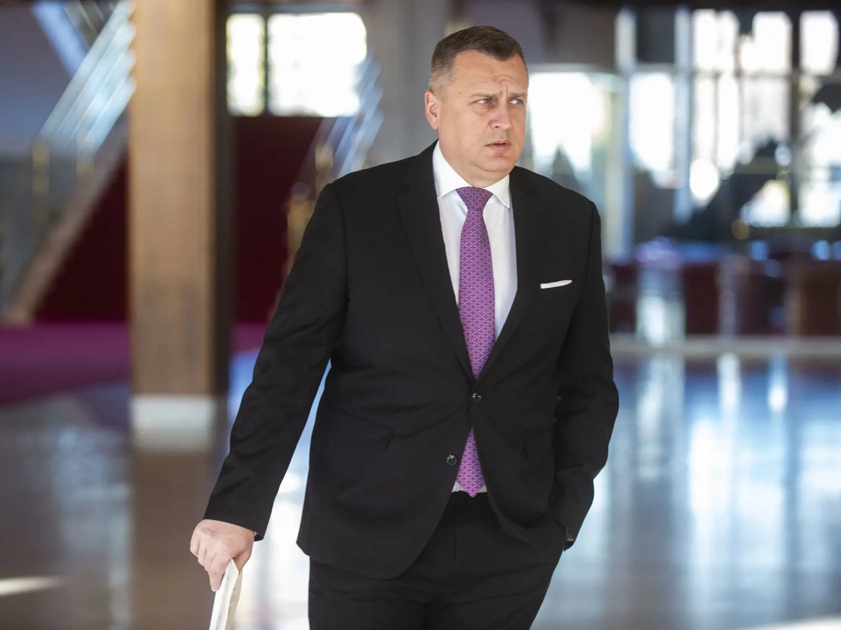 Na snímke podpredseda Národnej rady (NR) SR a predseda Slovenskej národnej strany (SNS) Andrej Danko prichádza na tlačovú konferenciu k oznámeniu svojej kandidatúry na prezidenta SR v Bratislave v pondelok 29. januára 2024.
