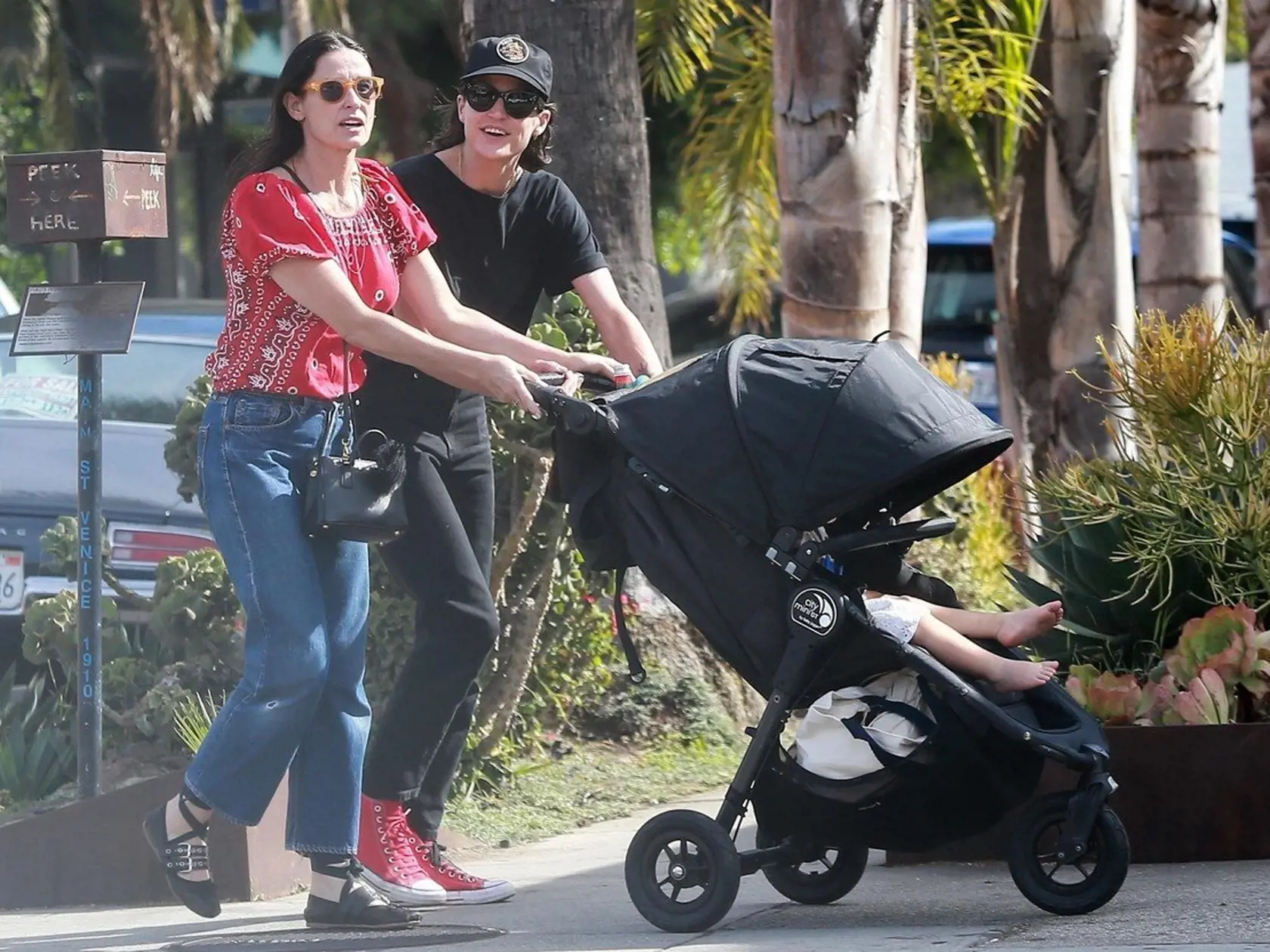 *PREMIUM-EXCLUSIVE* Venice Beach, CA  - Actress Demi Moore and a girlfriend were seen enjoying a stroll during a sunny day out in Venice Beach. Demi took over stroller duty and for her friend as they headed did some shopping at a few small boutiques.

Pictured: Demi Moore

BACKGRID USA 30 SEPTEMBER 2018, Image: 389208947, License: Rights-managed, Restrictions: , Model Release: no, Credit line: Profimedia, AKM-GSI