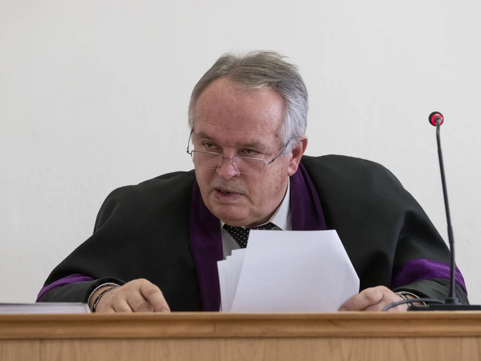 Prezident SR Andrej Kiska vypovedal na Okresnom súde v Poprade vo veci sporného pozemku v katastri obce Veľký Slavkov.