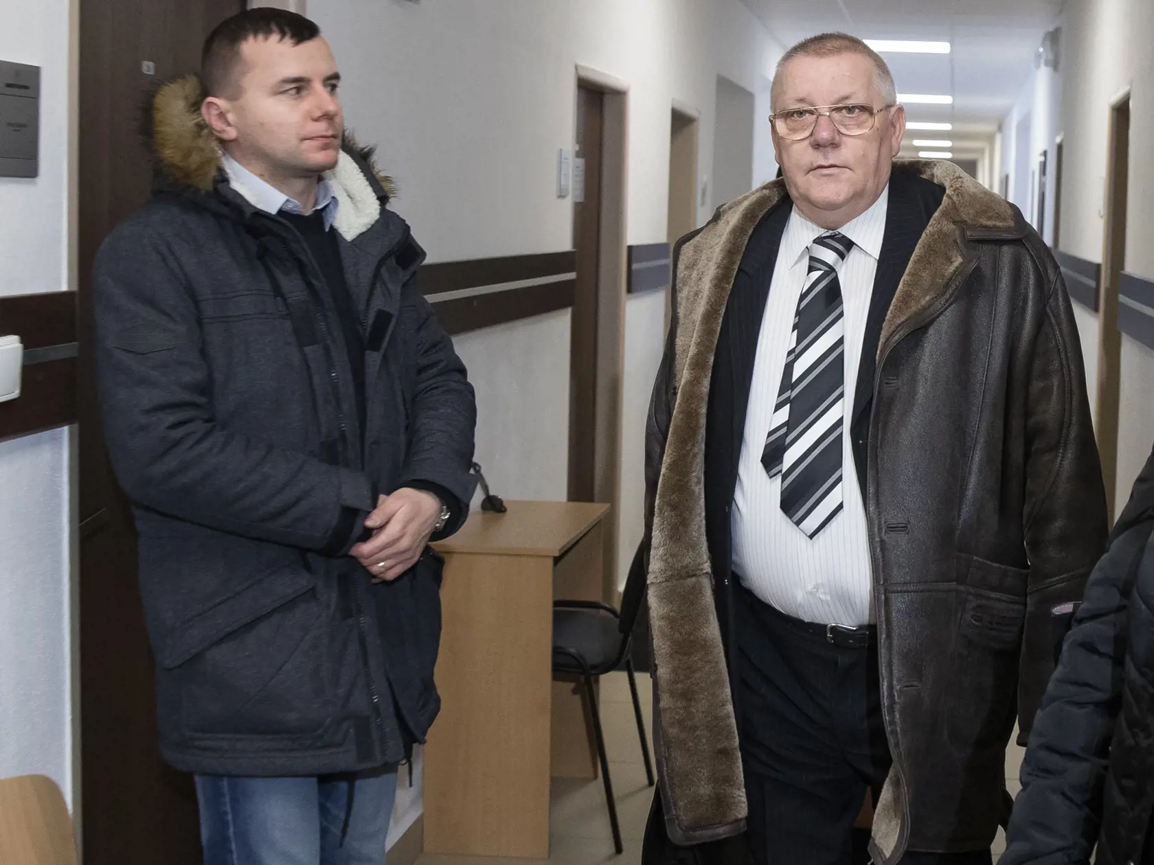 Prezident SR Andrej Kiska vypovedal na Okresnom súde v Poprade vo veci sporného pozemku v katastri obce Veľký Slavkov. Na snímke v bielej košeli je žalujúci bývalý majiteľ pozemku Ján Franc.