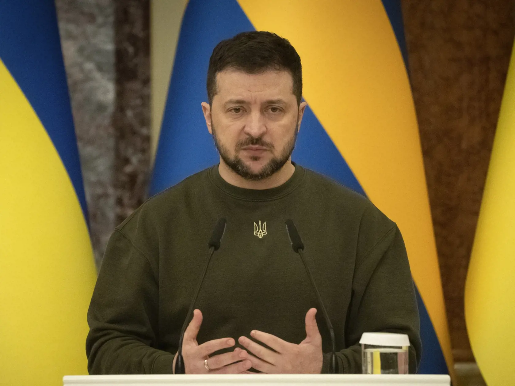 WA 11 Kyjev - Ukrajinský prezident Volodymyr Zelenskyj gestikuluje počas spoločnej tlačovej konferencie so švédskym premiérom Ulfom Kristerssonom v Kyjeve v stredu 15. februára 2023. FOTO TASR/AP 

 
Ukrainian President Volodymyr Zelenskyy, attend a joint news conference with Swedish Prime Minister Ulf Kristersson in Kyiv, Ukraine, Wednesday, Feb. 15, 2023. (AP Photo/Efrem Lukatsky)