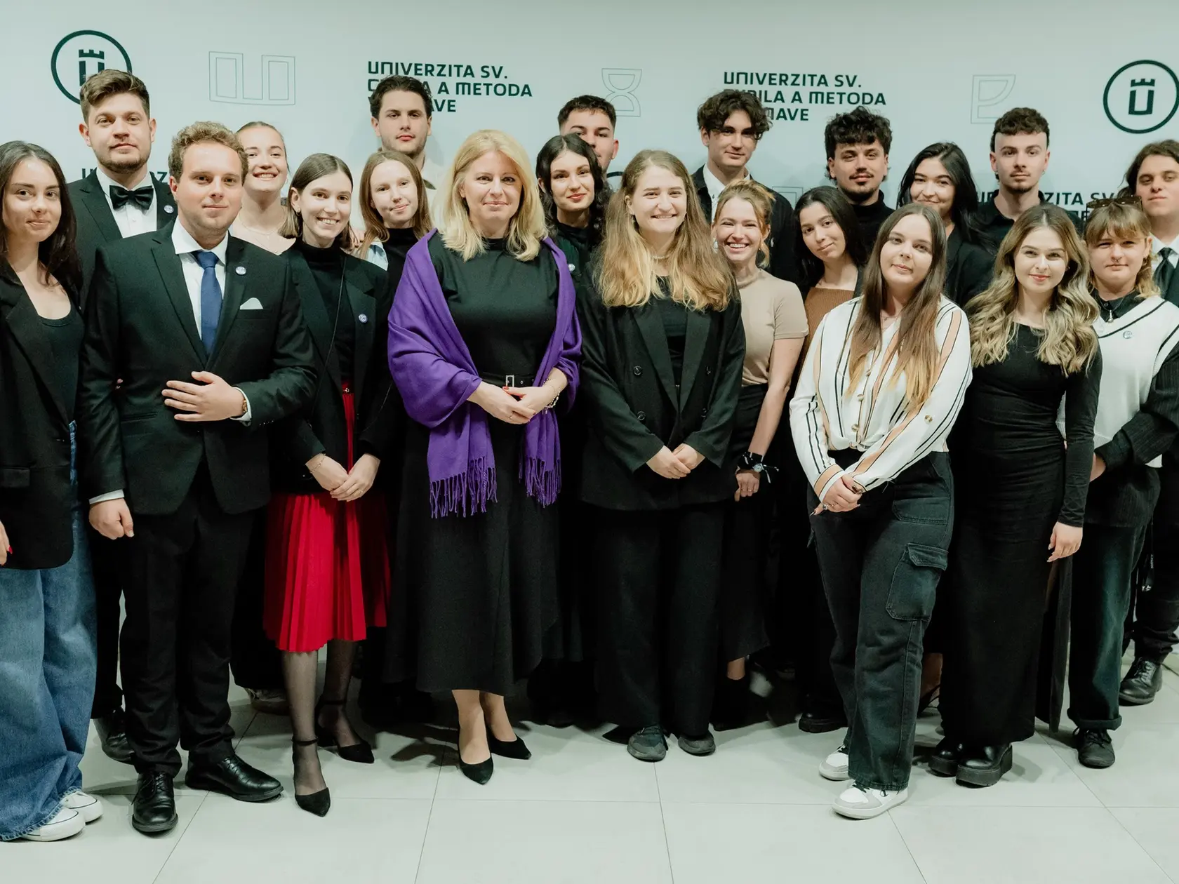 Tentokrát si to Zuzana Čaputová namierila na Univerzitu sv. Cyrila a Metoda v Trnave, kde sa spolu s Magdou Vášáryovou zúčastnila diskusie na tému "Ženy patria do politiky". Diskusiu zorganizovala Študentská rada UCM, moderoval ju politológ Jozef Lenč.