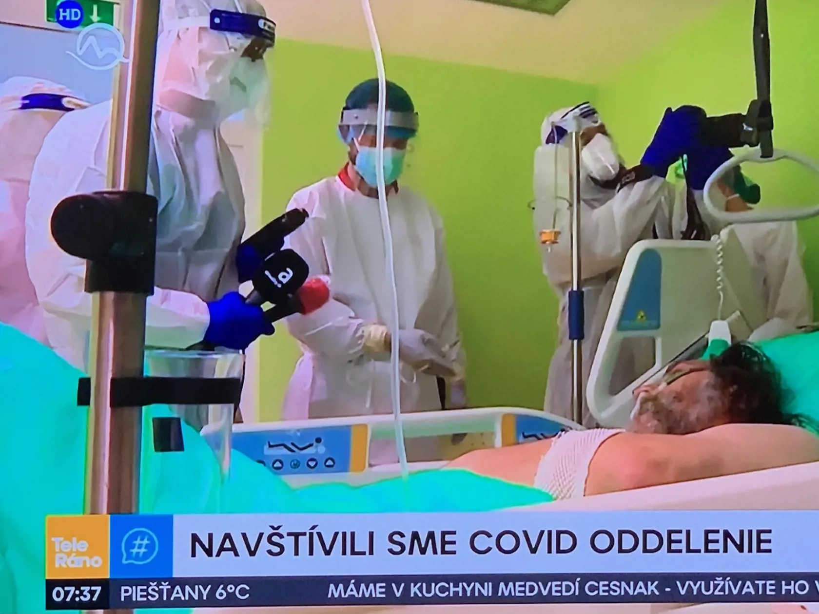 Gabriela Kajtárová navštívila lekárov na covidovom oddelení na bratislavských Kramároch. Na snímke lekár Peter Sabaka, ktorý sa o pacientov stará s obrovskou dávkou ľudskosti.