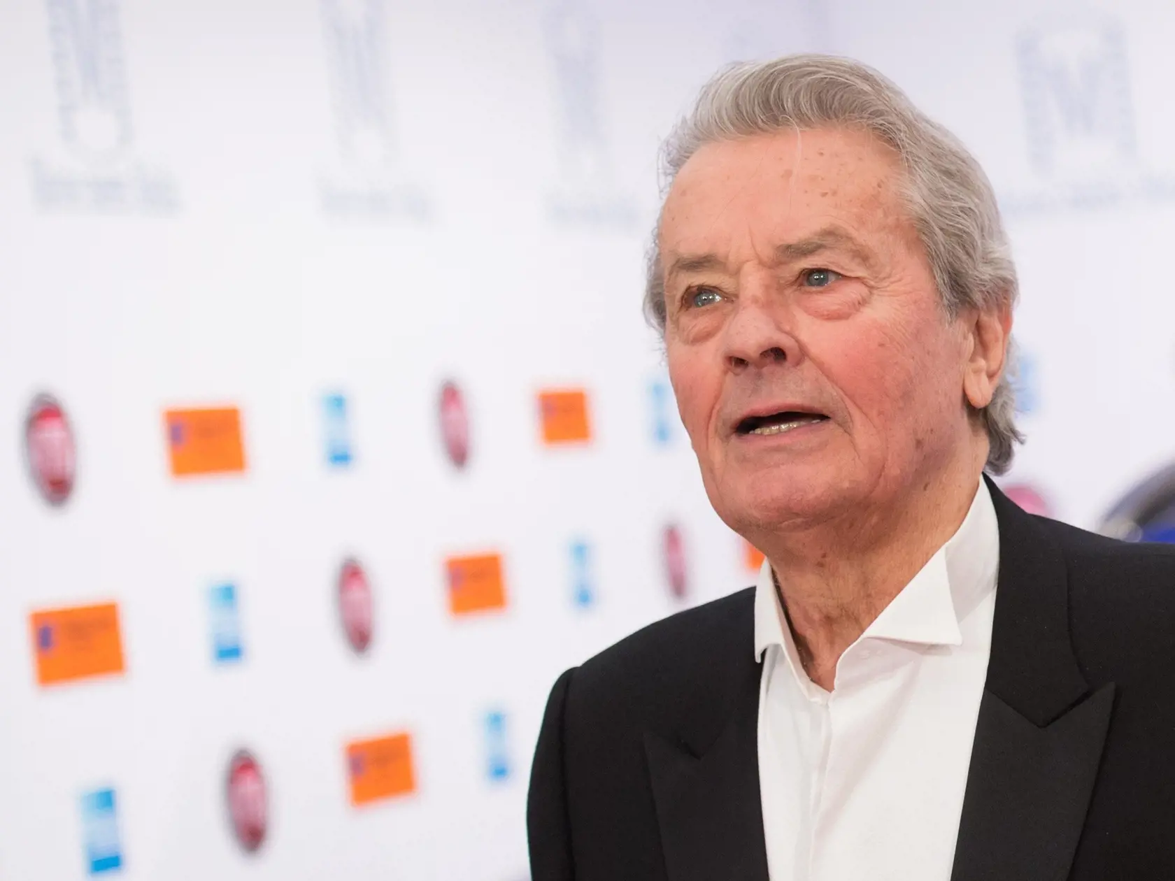 Francúzsky herec Alain Delon zomrel vo veku 88 rokov.