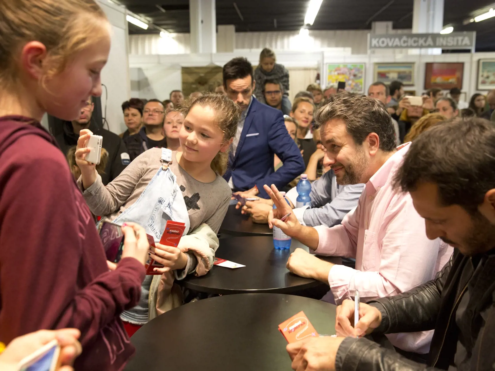 BIBLIOTEKA 2018, podpisová akcia k televíznemu seriálu Oteckovia