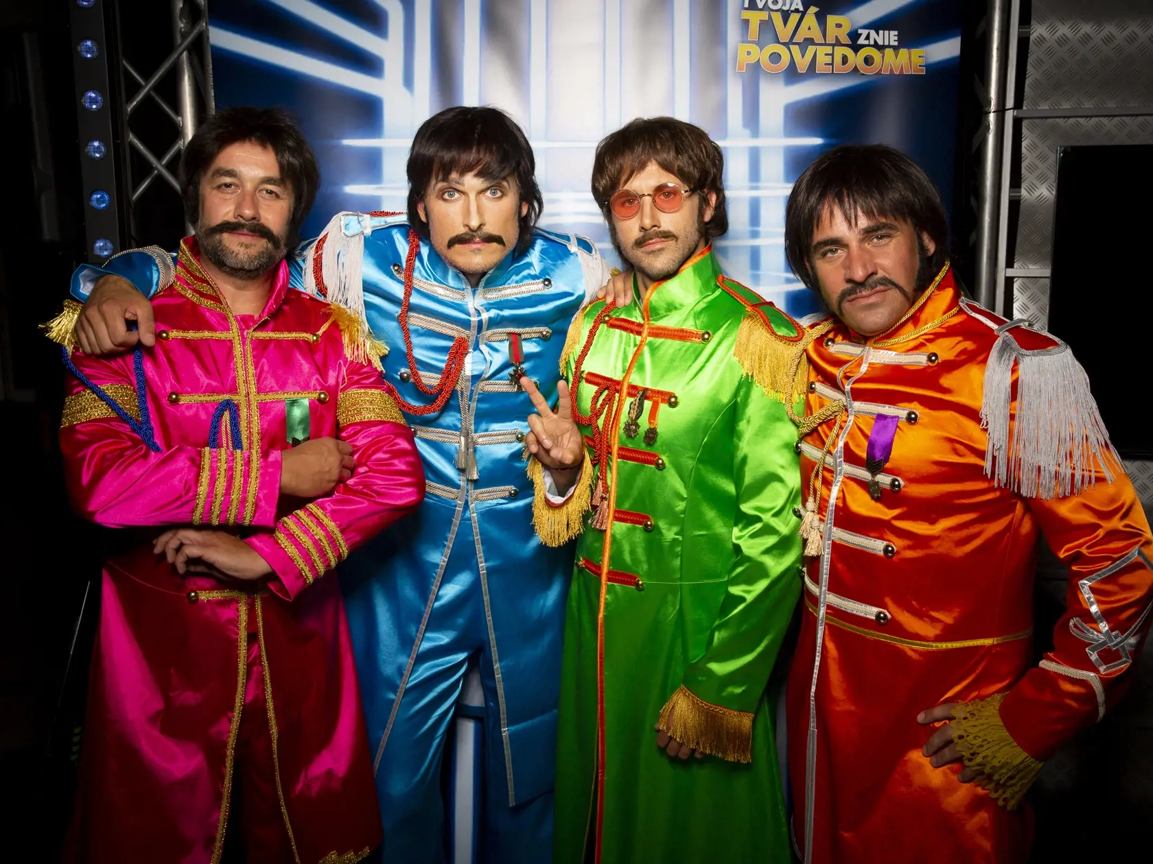 V závere 1. kola vystúpili herci z Oteckov, ktorí sa premenili na kapelu The Beatles.