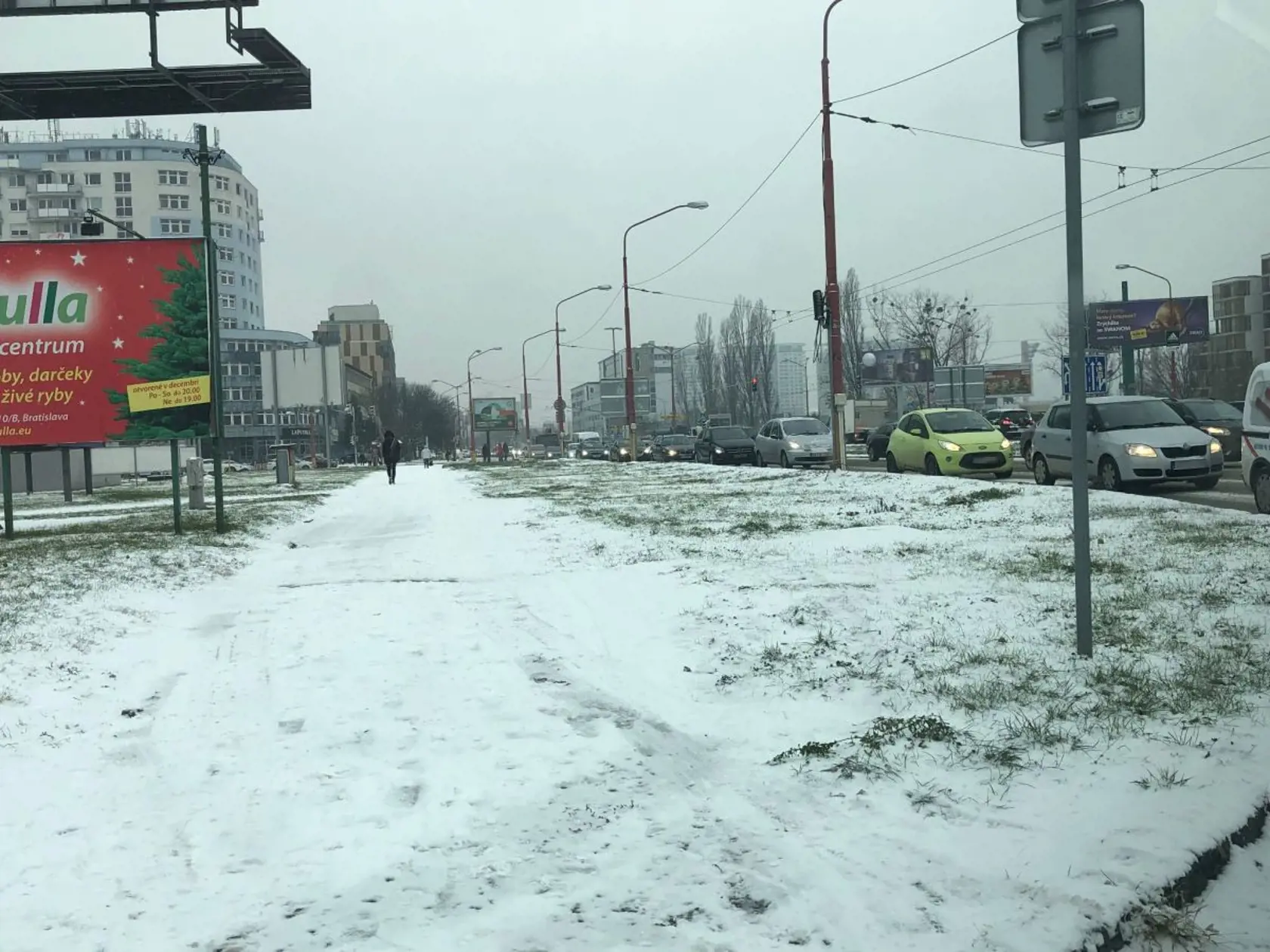 Na snímke dopravné zápchy v Bratislave.