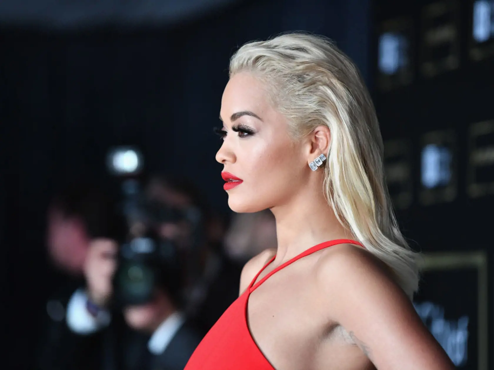 SANTA MONICA, CA - OCTOBER 11:  Rita Ora attends the City of Hope Spirit of Life Gala 2018 at Barker Hangar on October 11, 2018 in Santa Monica, California.  (Photo by Emma McIntyre/Getty Images for City of Hope)