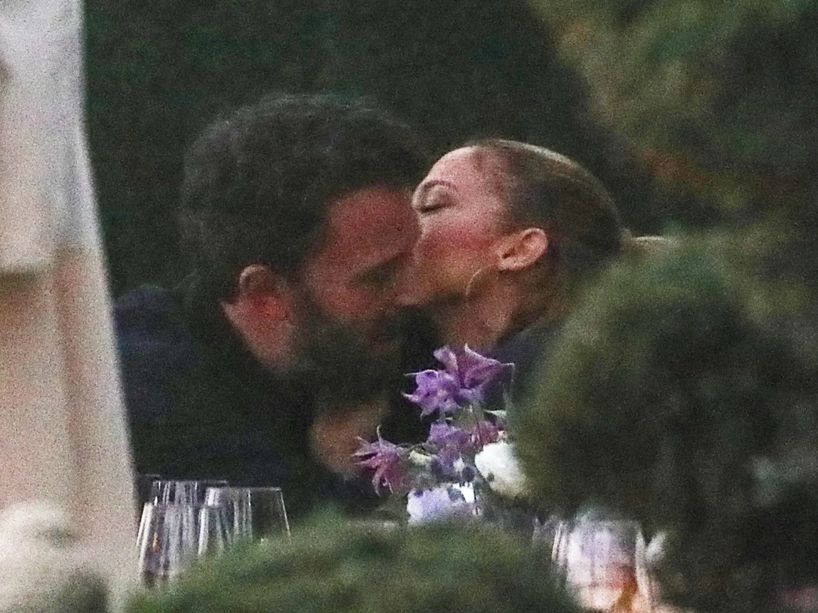 Po ukončení vzťahu Jennifer s neverným Alexom Rodriguezom, sa speváčka čoraz častejšie objavovala po boku svojho expartnera Bena.