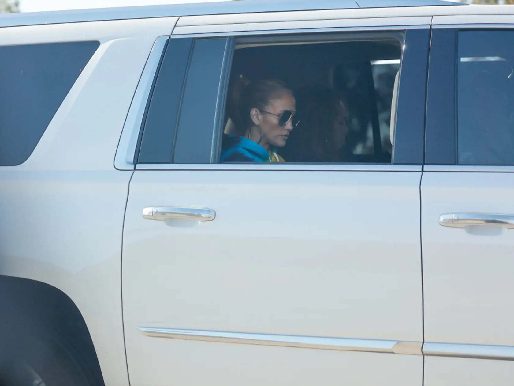 Jennifer Lopez v SUV