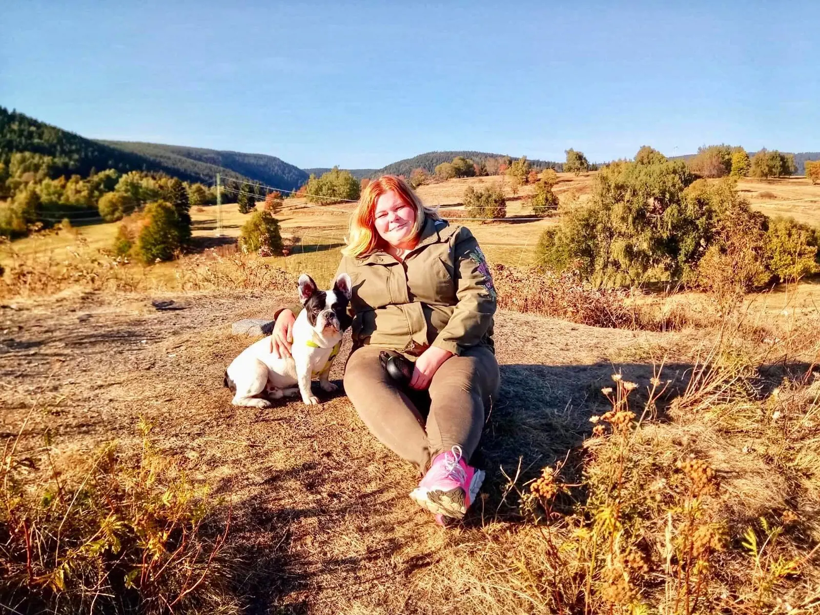 Lucia a jej francúzsky buldoček, ktorého zachránila z množiarne.