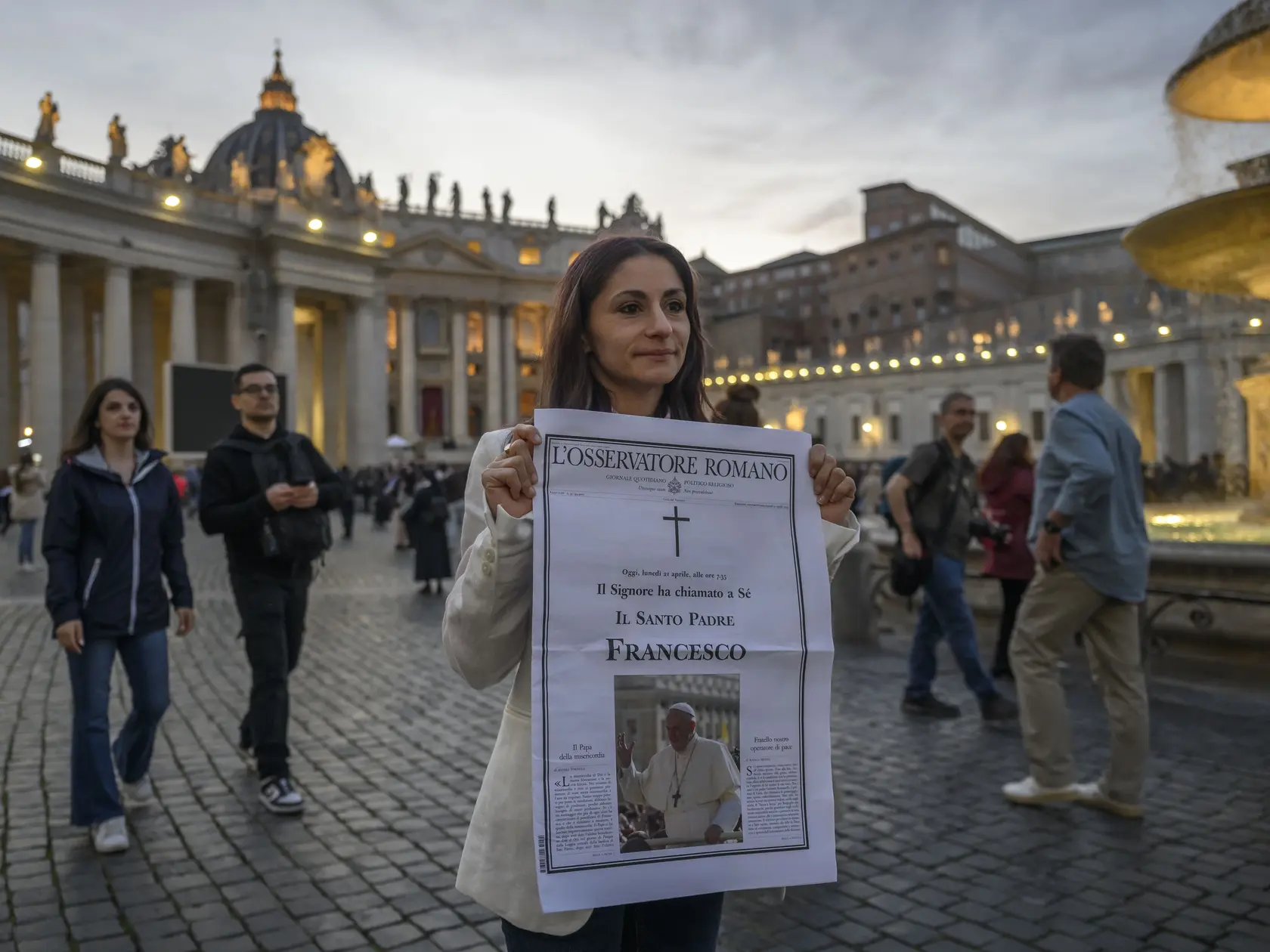 Špeciálne vydanie Vatican News po smrti pápeža. 