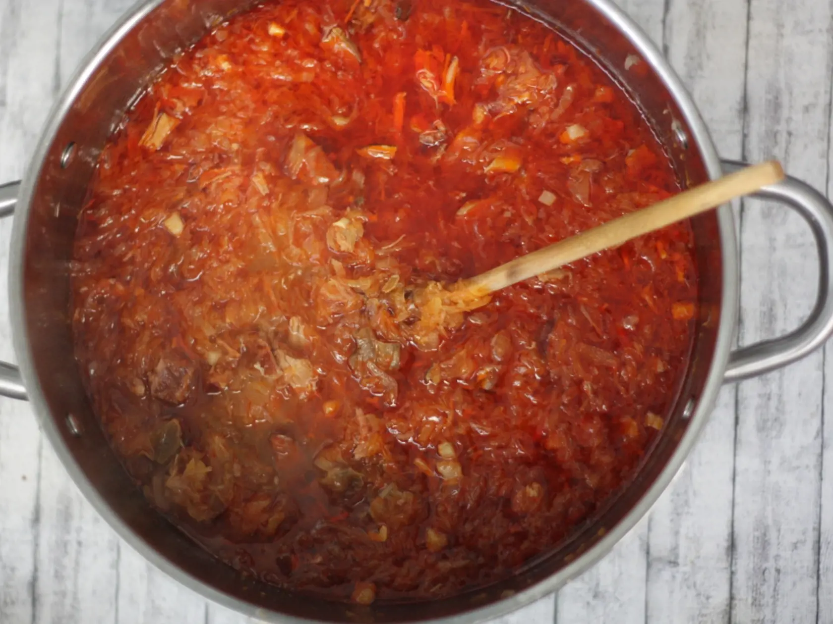 Recept na paleo kapustnicu v Prahe objavila Mirka, ktorá sa s ním podelila na  varimepaleo.sk.