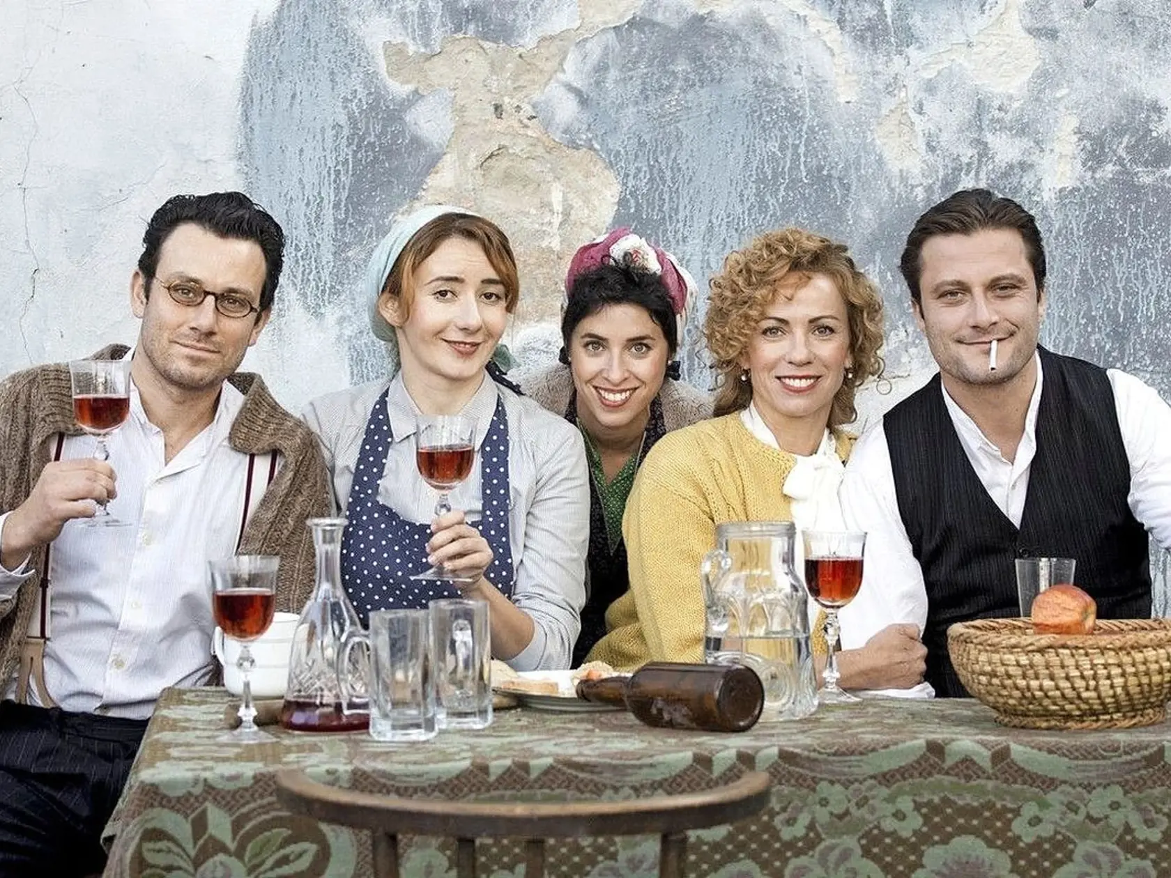 Vo filme Agáva jej robili spoločnosť aj Diana Mórová  a Zuzana Konečná.